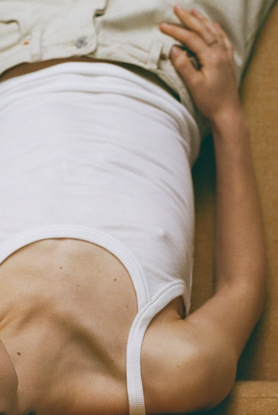 The Hailey in crispy white. Body-skimming fit shown on model