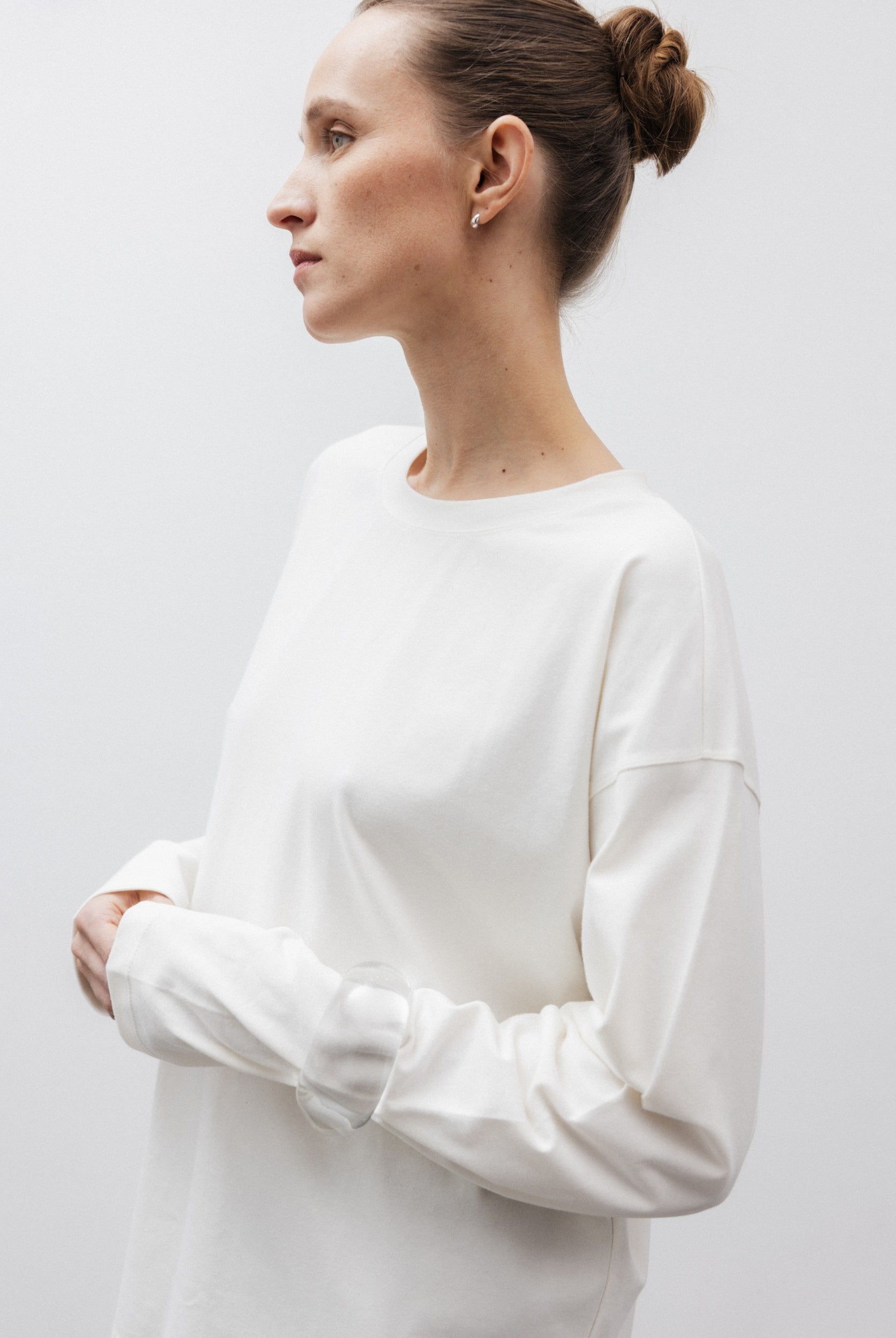 The Rose in Off-White. An oversized long sleeve that wears like a sweater, but lighter. 95% organic cotton with 5% elastane. GOTS. Shown on model.