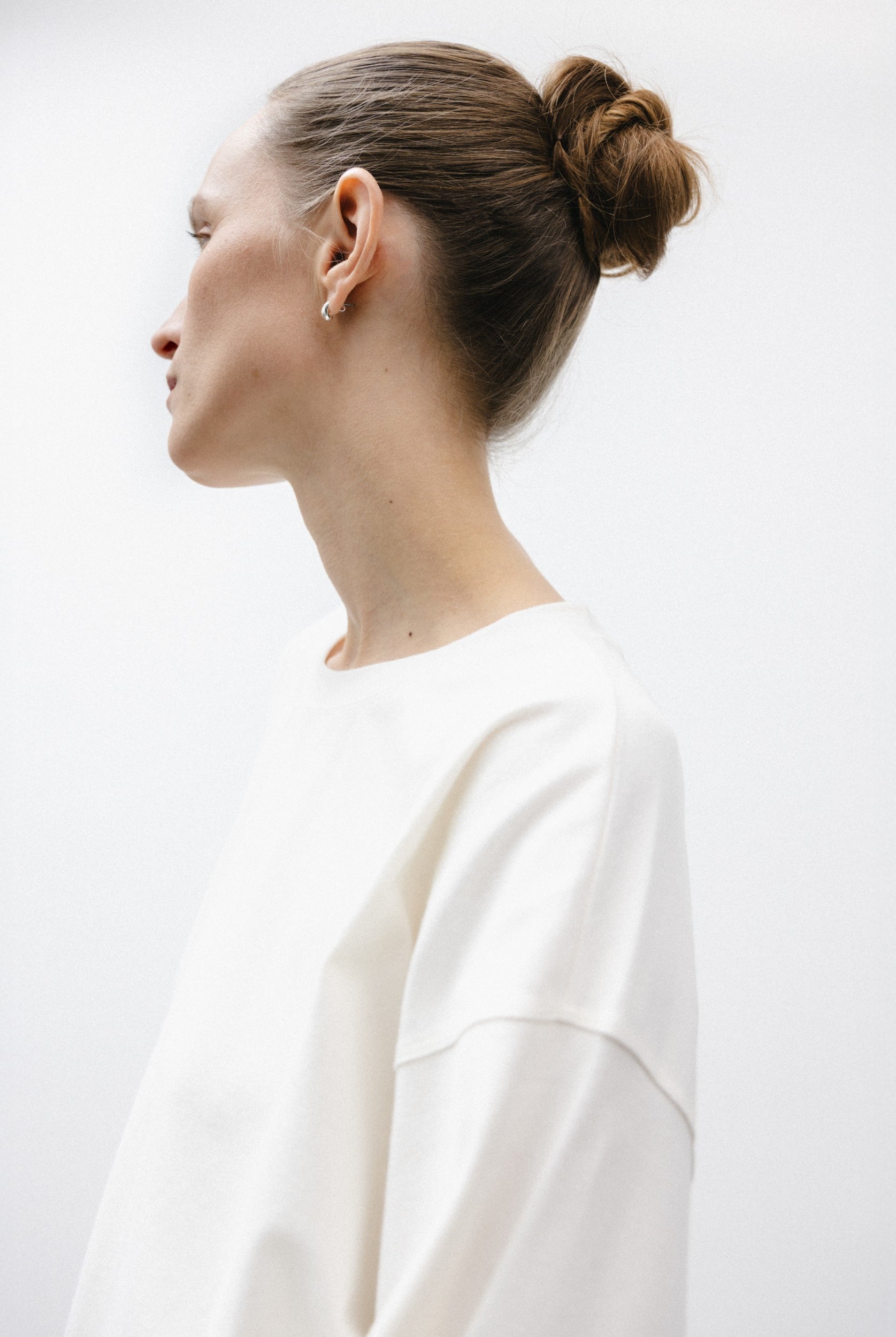 The Rose in Off-White. An oversized long sleeve that wears like a sweater, but lighter. 95% organic cotton with 5% elastane. GOTS. Shown on model.