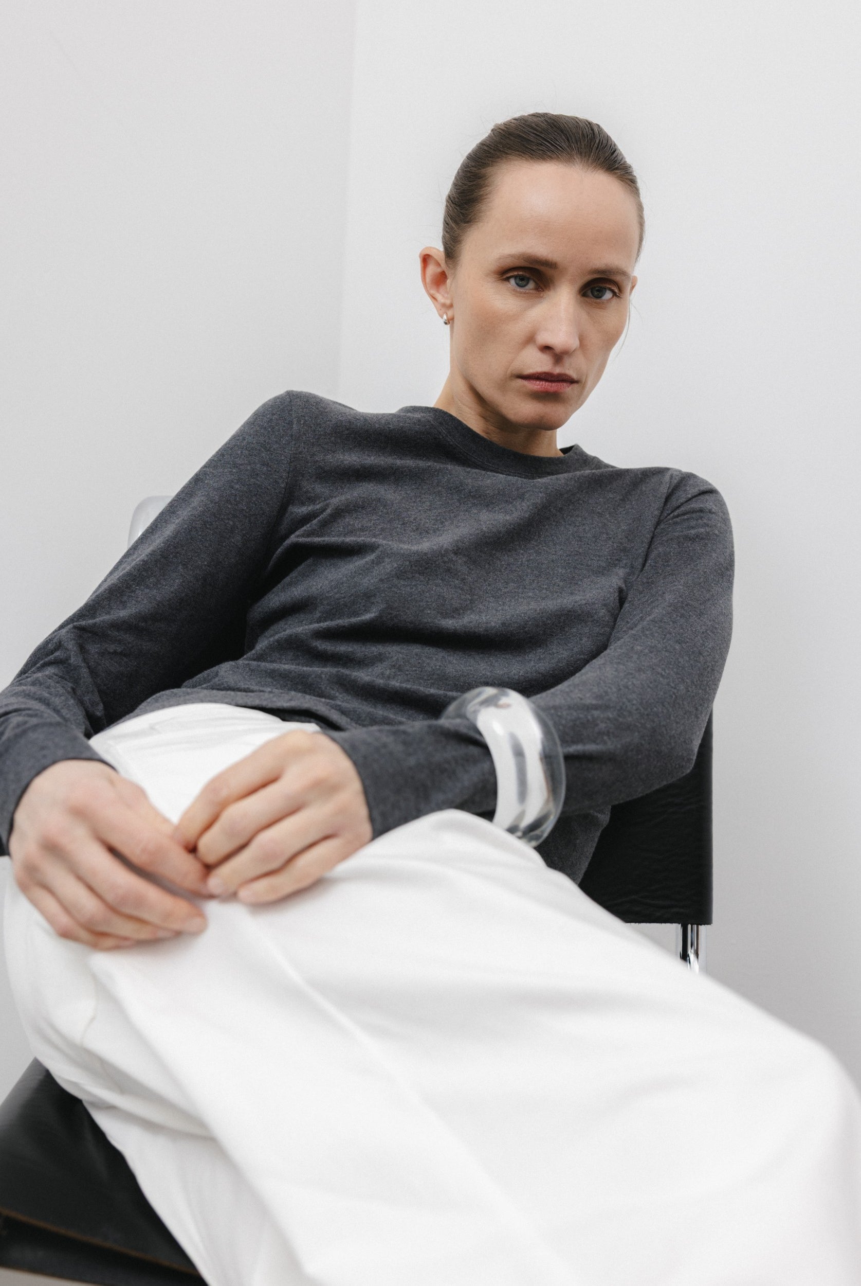 The Nora long sleeve in Anthracite. Made from 95% organic cotton with 5% elastane. Shown on model. GOTS