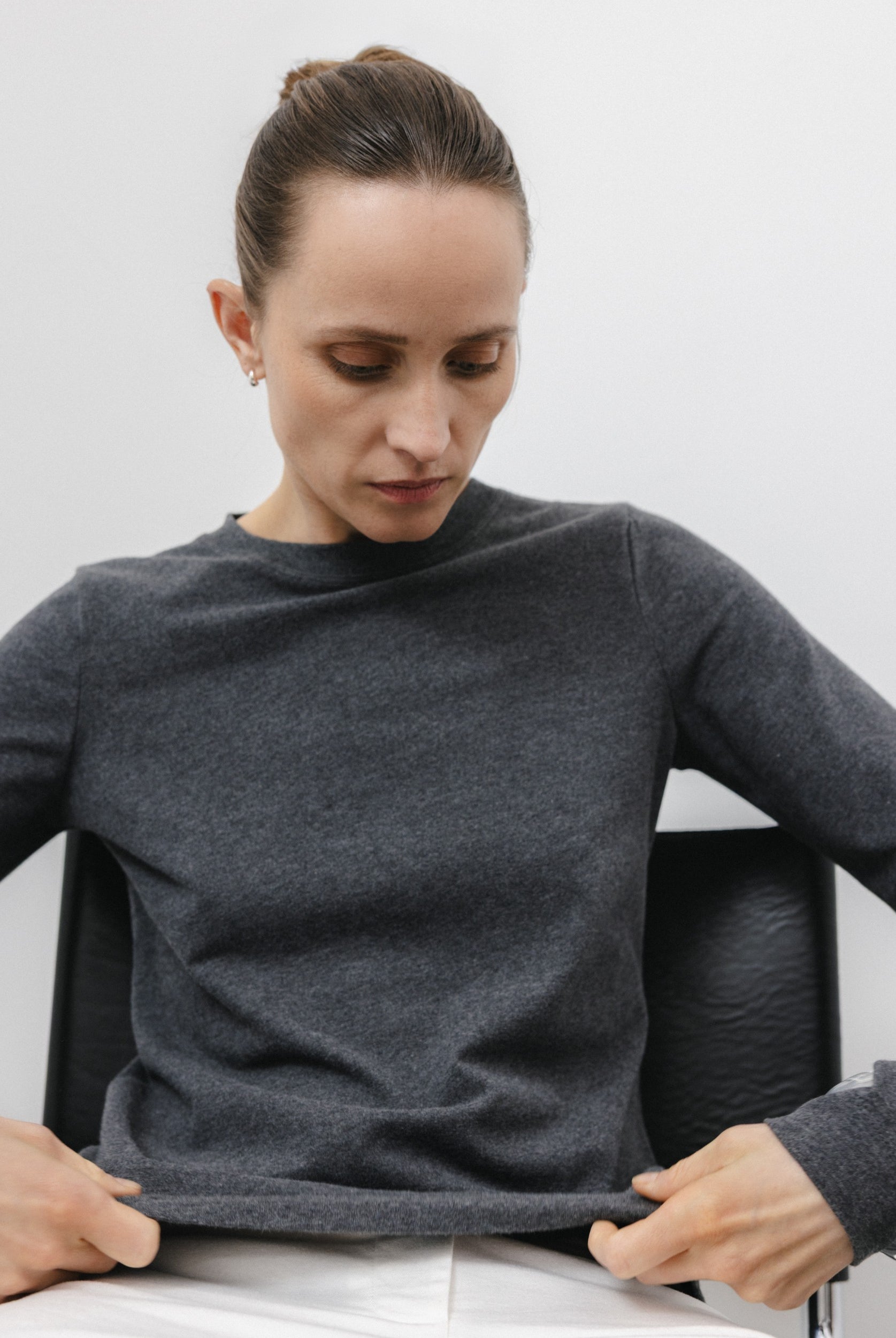 The Nora long sleeve in Anthracite. Made from 95% organic cotton with 5% elastane. Brushed outside. Shown on model. GOTS