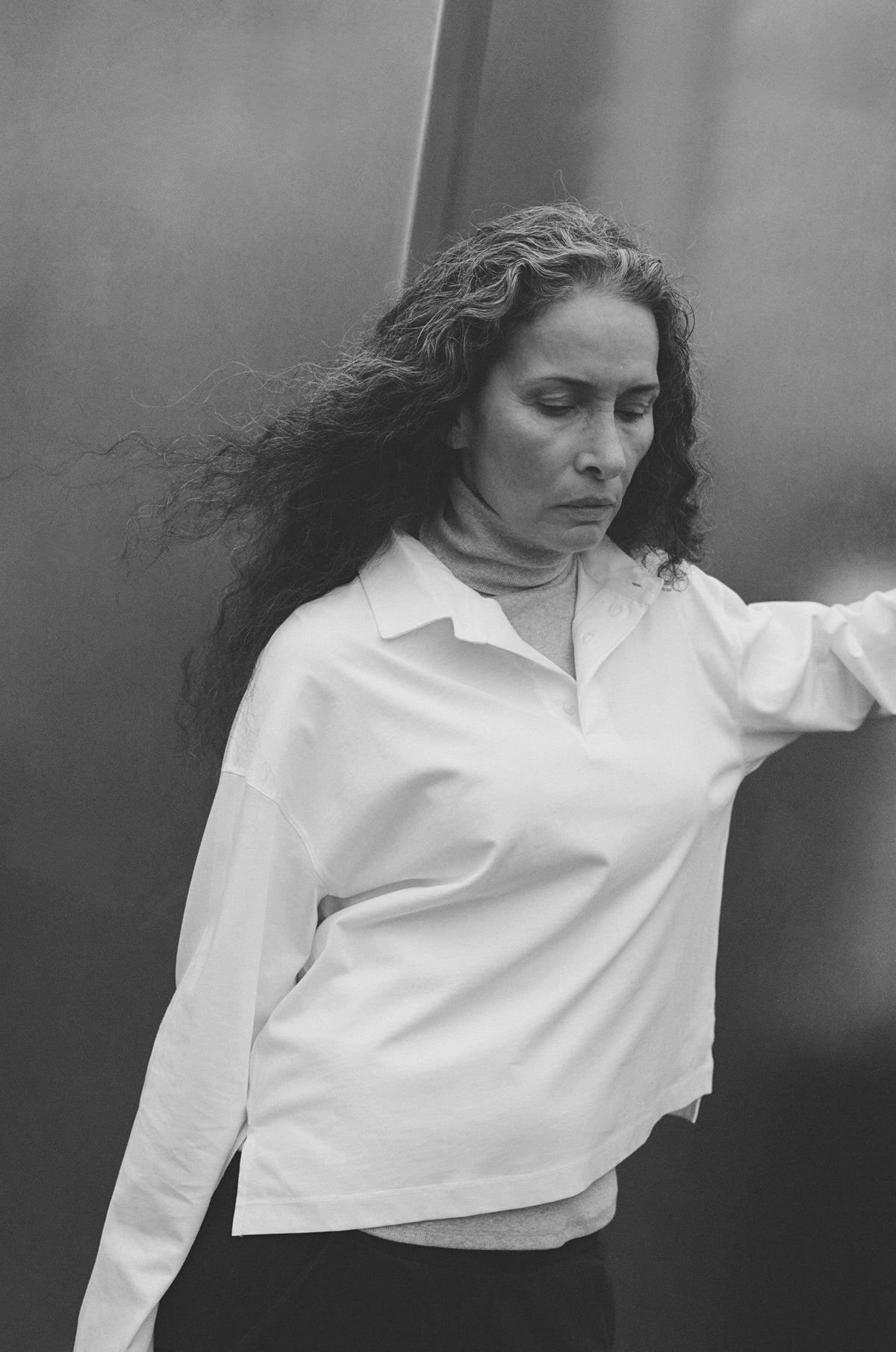 The Theresa in Grey Melange with The Charlie in Crispy White. Ribbed turtleneck, 95% organic cotton with 5% elastane. Shown on model.