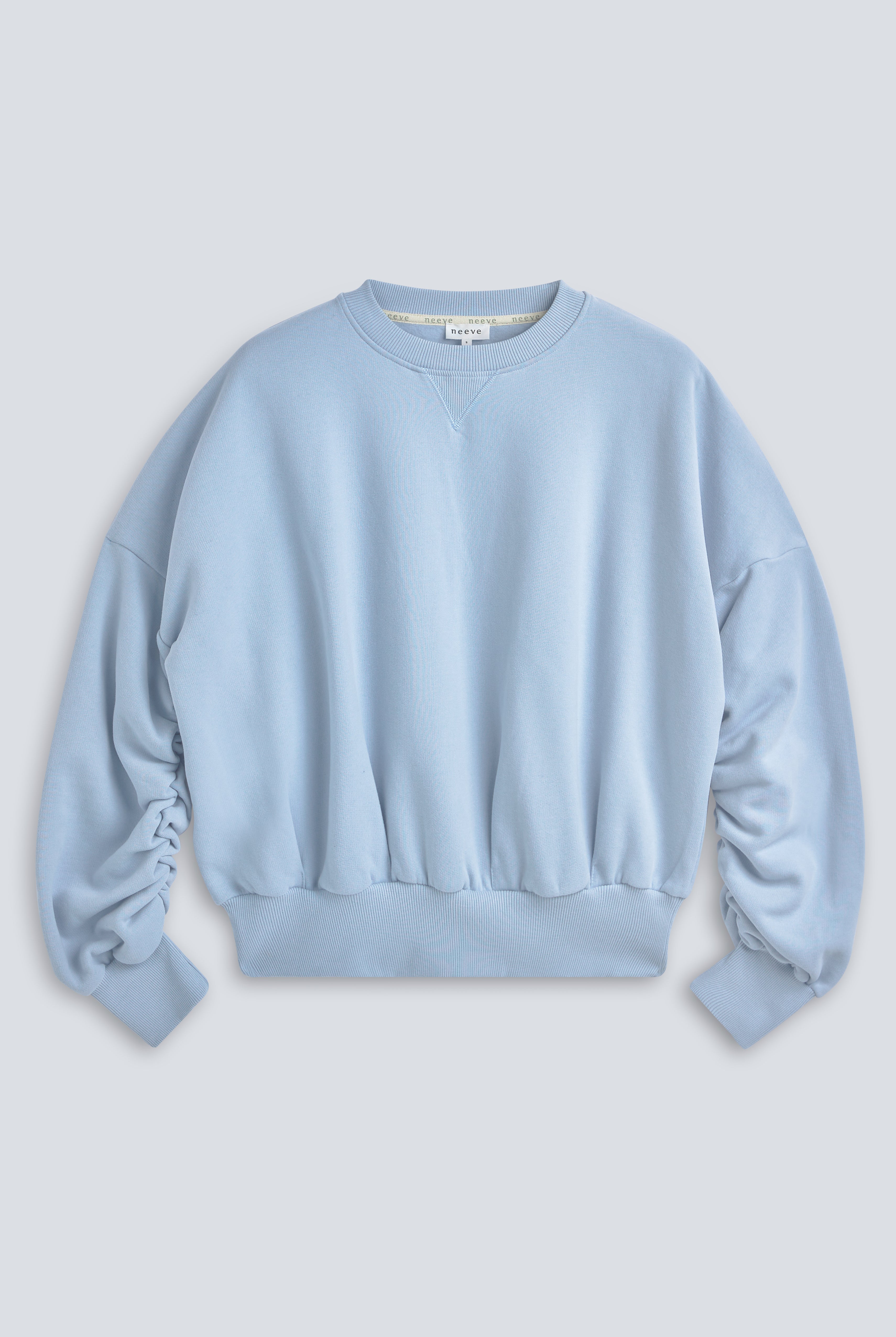 The Blake cropped sweatshirt blue fog front view, 100% organic cotton fleece made in Portugal