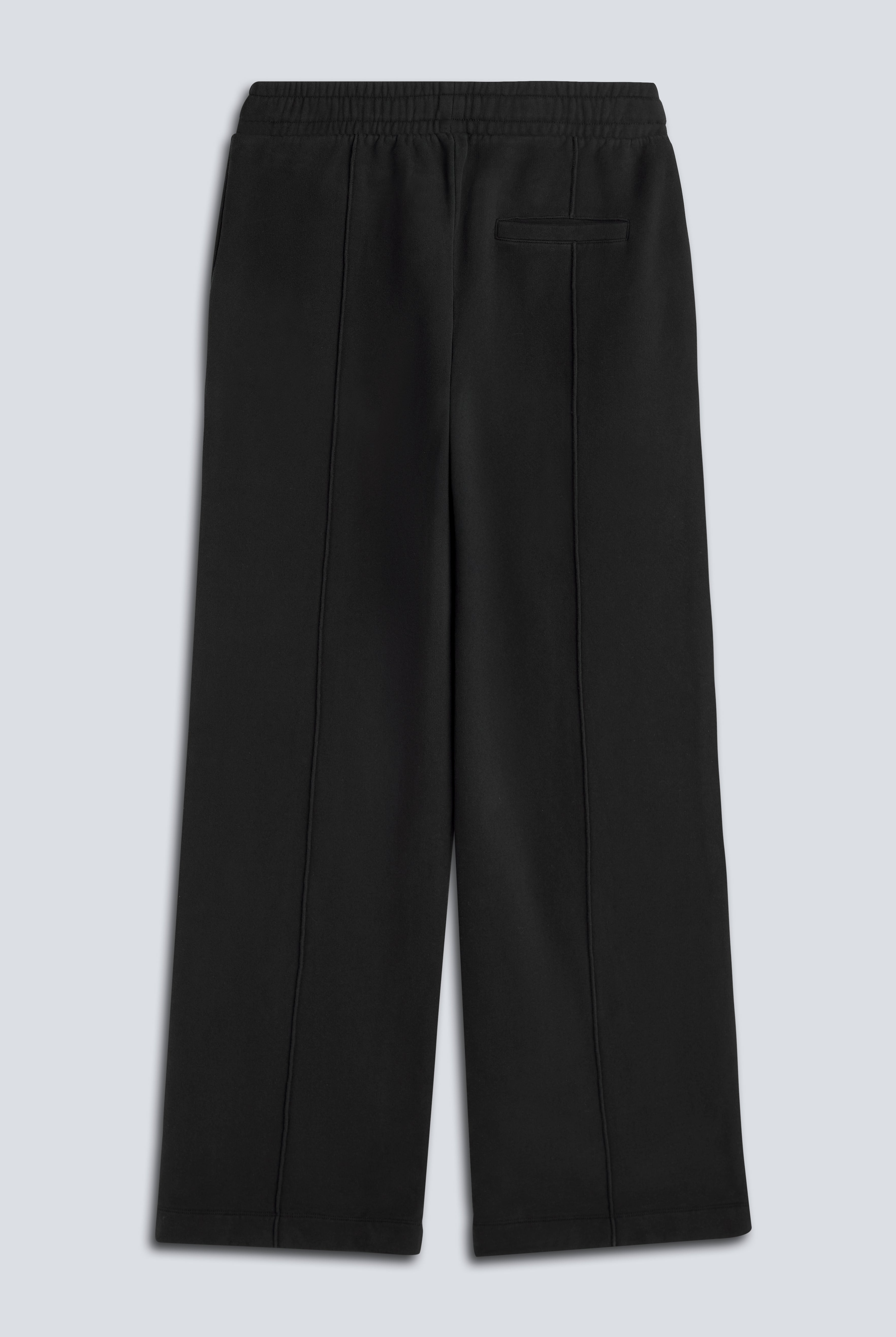 The Gioia sweatpants essential black back view, sustainable loungewear made in Portugal