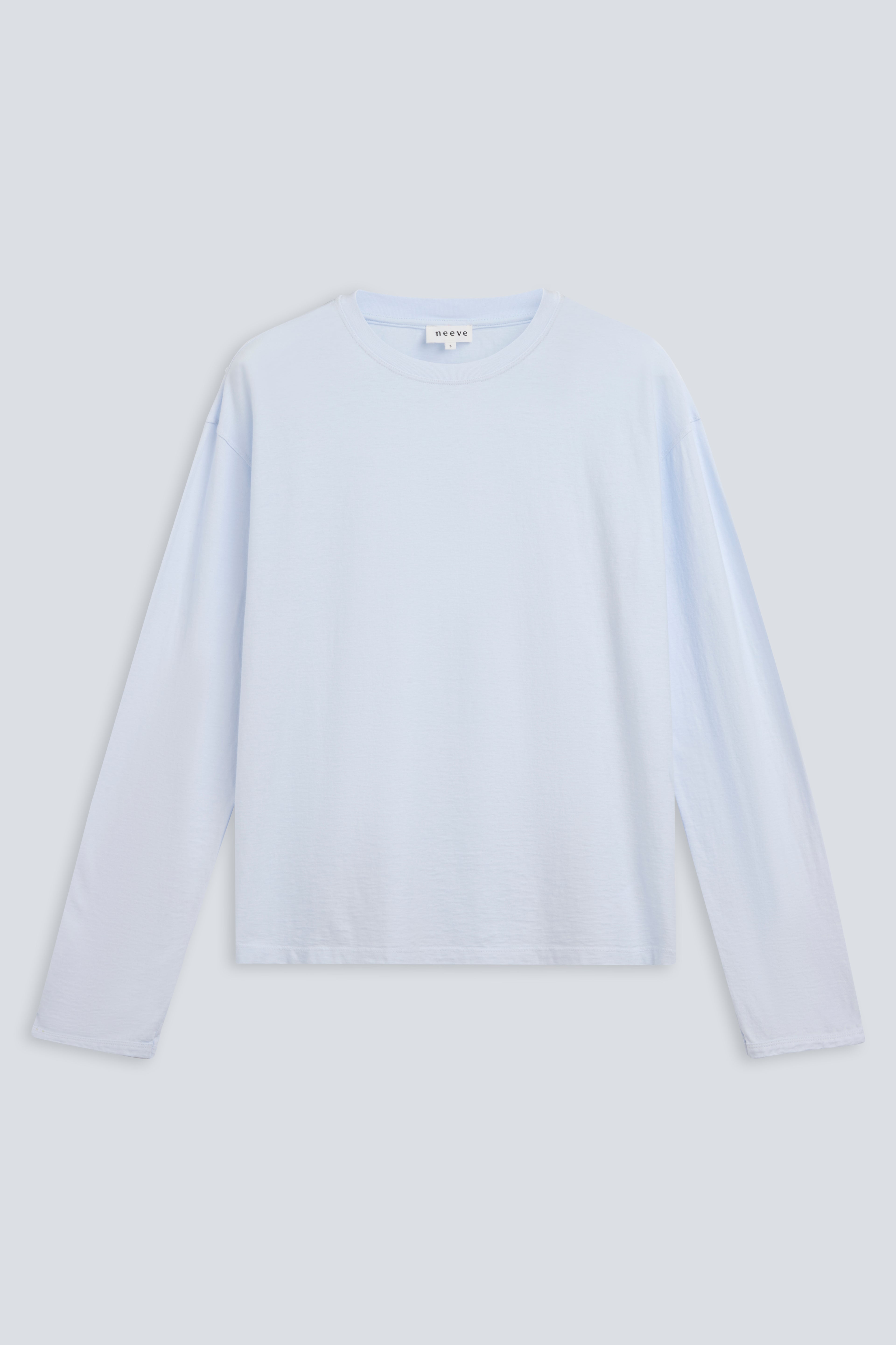 Front view The Emily longsleeve in Ice Blue. 140 grams organic cotton. GOTS certified.