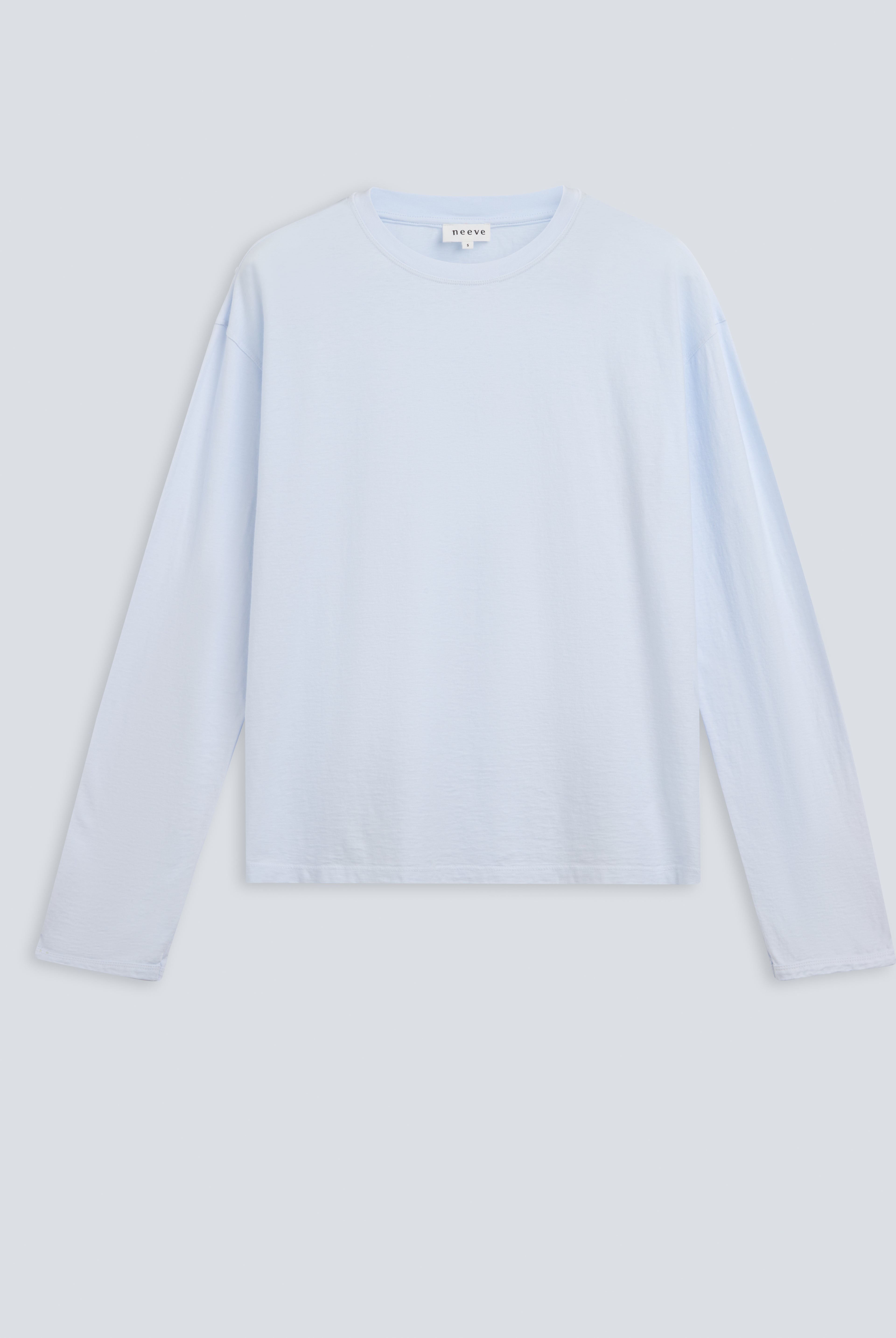 Front view The Emily longsleeve in Ice Blue. 140 grams organic cotton. GOTS certified.