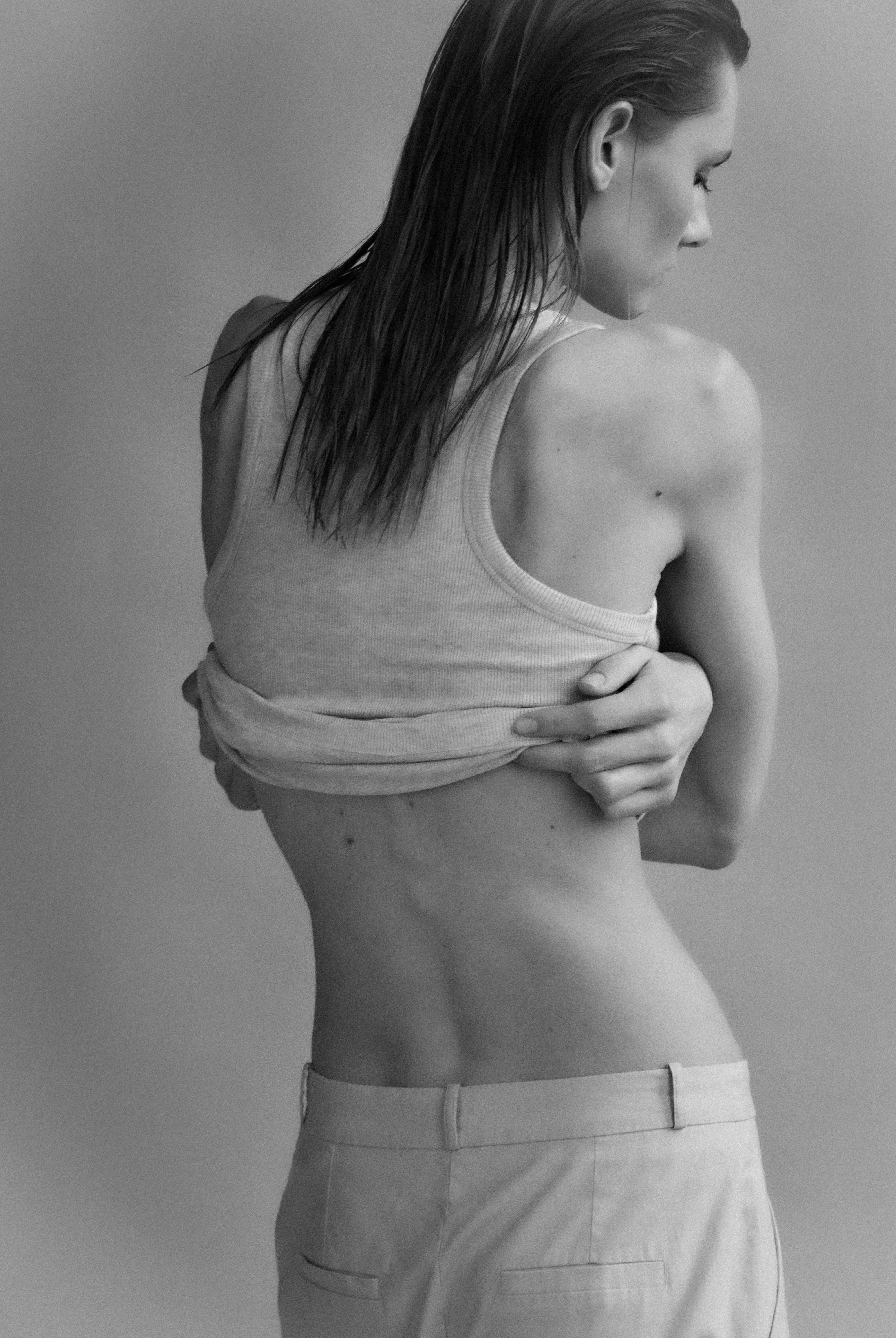 The Erin in Beige Melange. 98% modal lenzing with 2% elastane. Shown with The Alex in Beige.