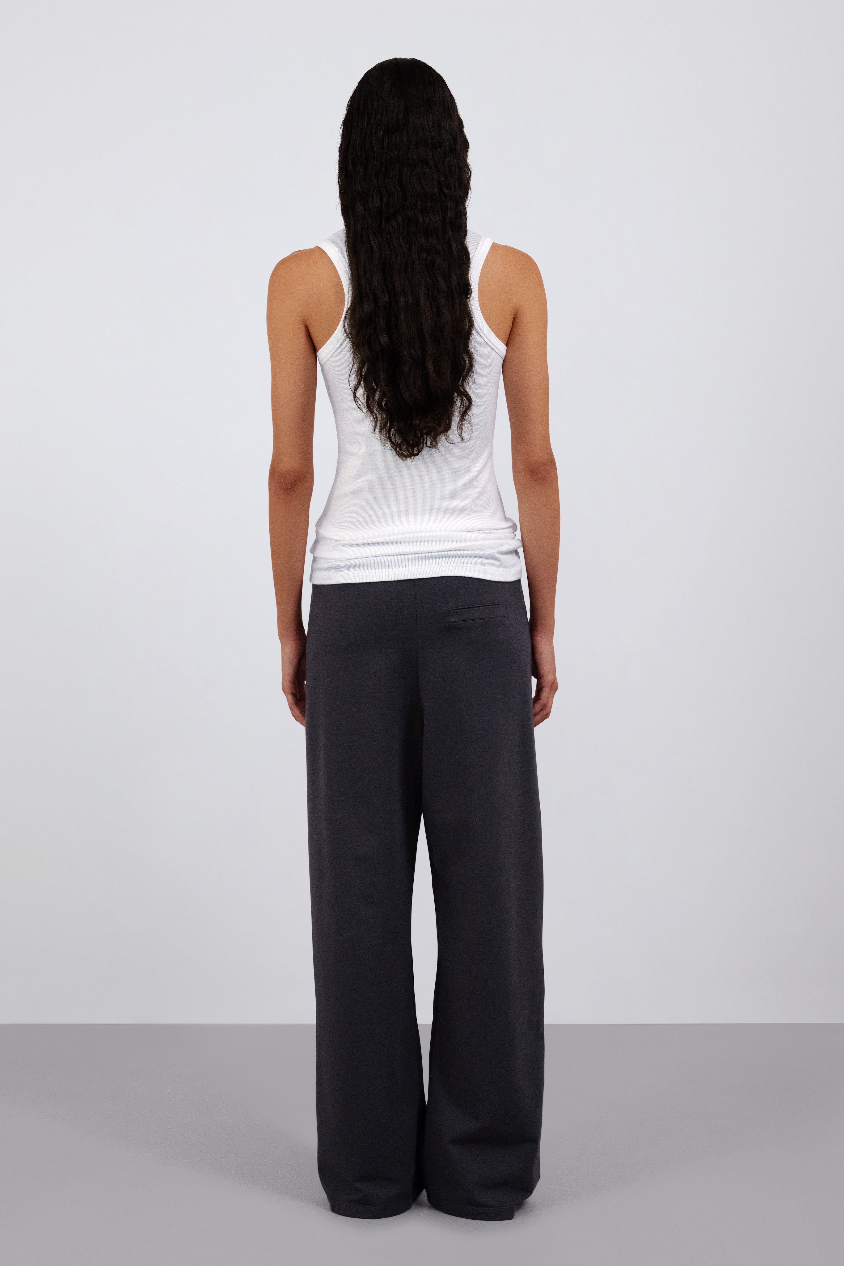 The Riley in Pitch Black. 100% organic cotton babyfleece. GOTS certified. Shown on model. Back view.