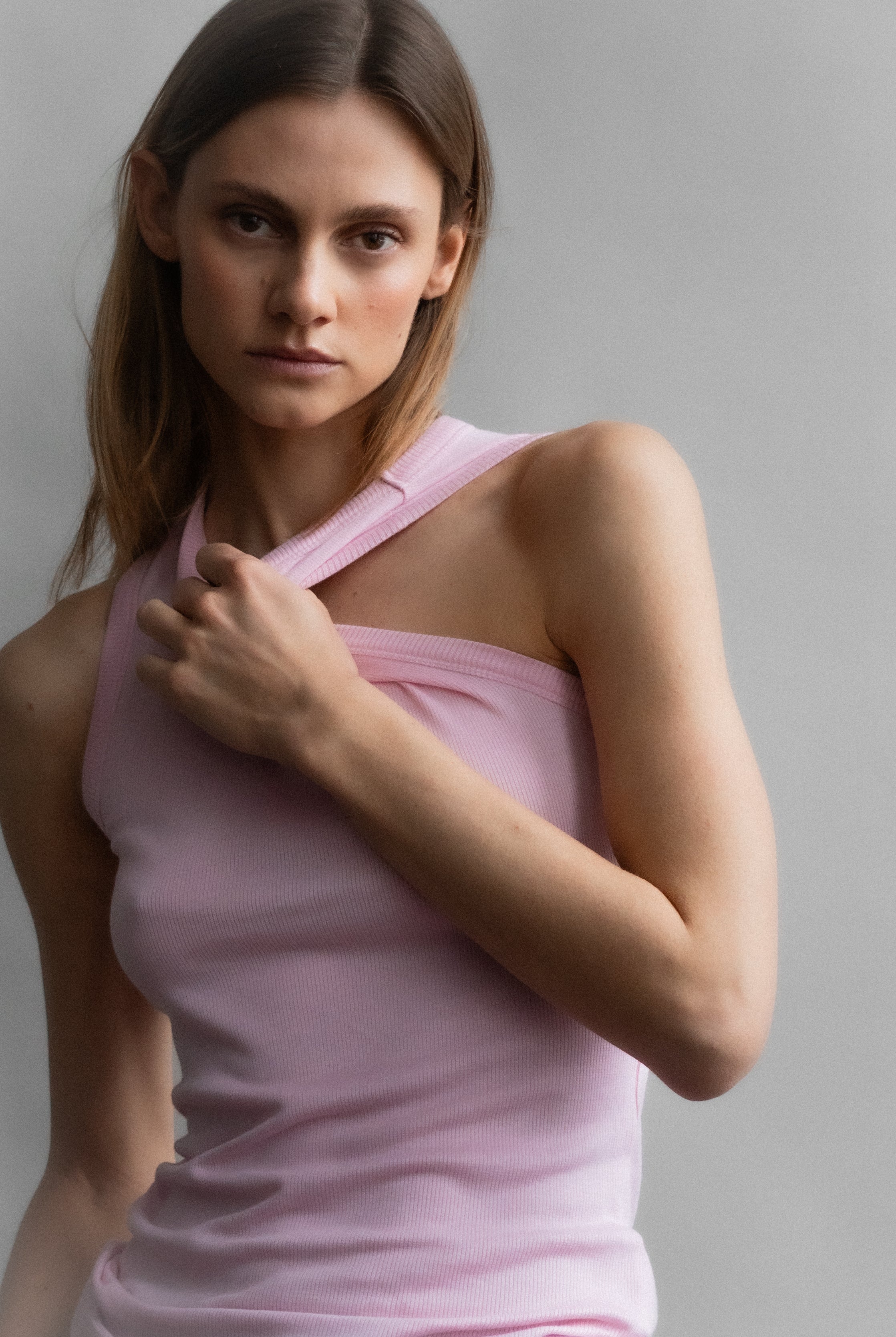 The Erin in Rose Pink. 98% modal lenzing with 2% elastane. Shown on model.