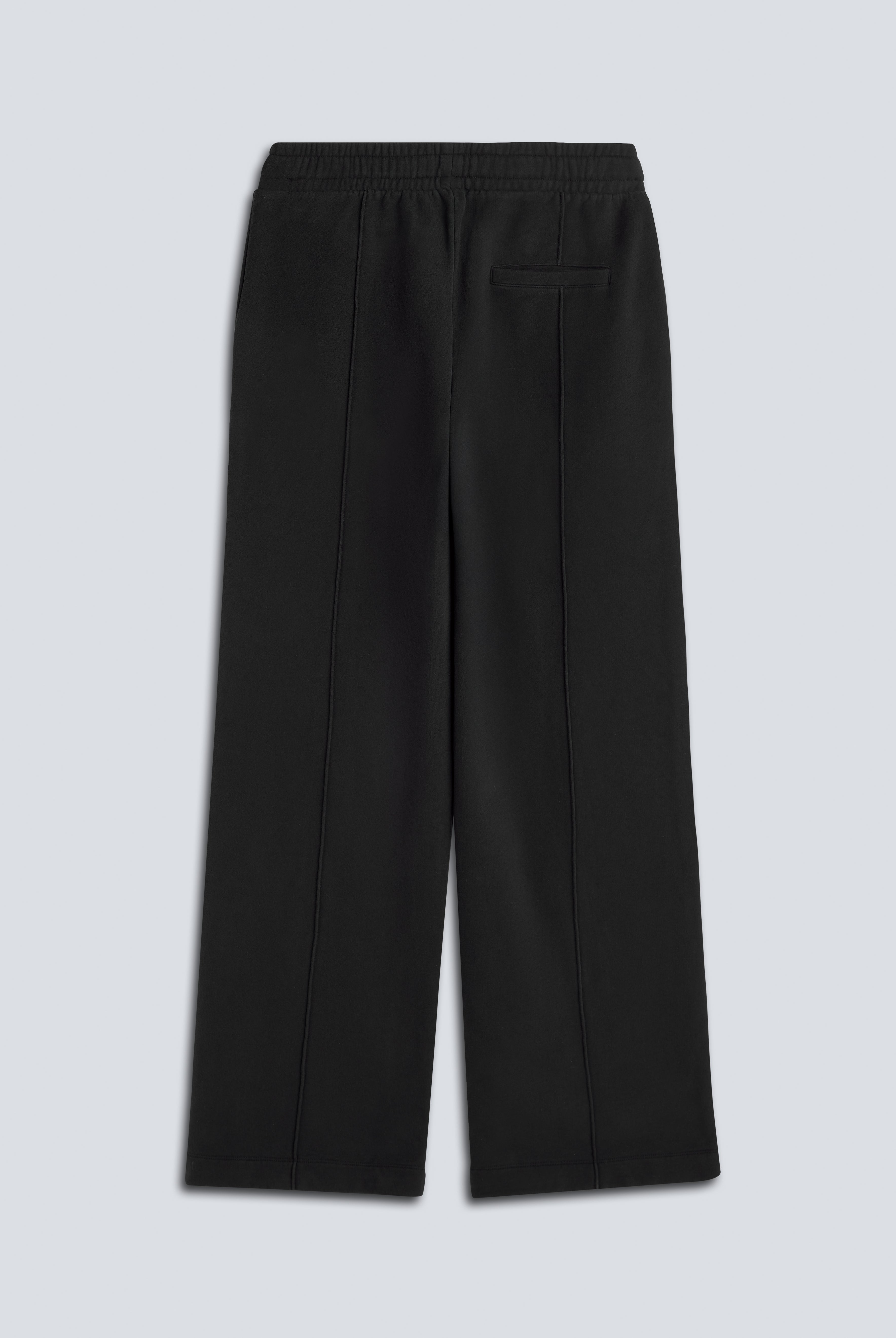 The Gioia sweatpants essential black back view, sustainable loungewear made in Portugal.