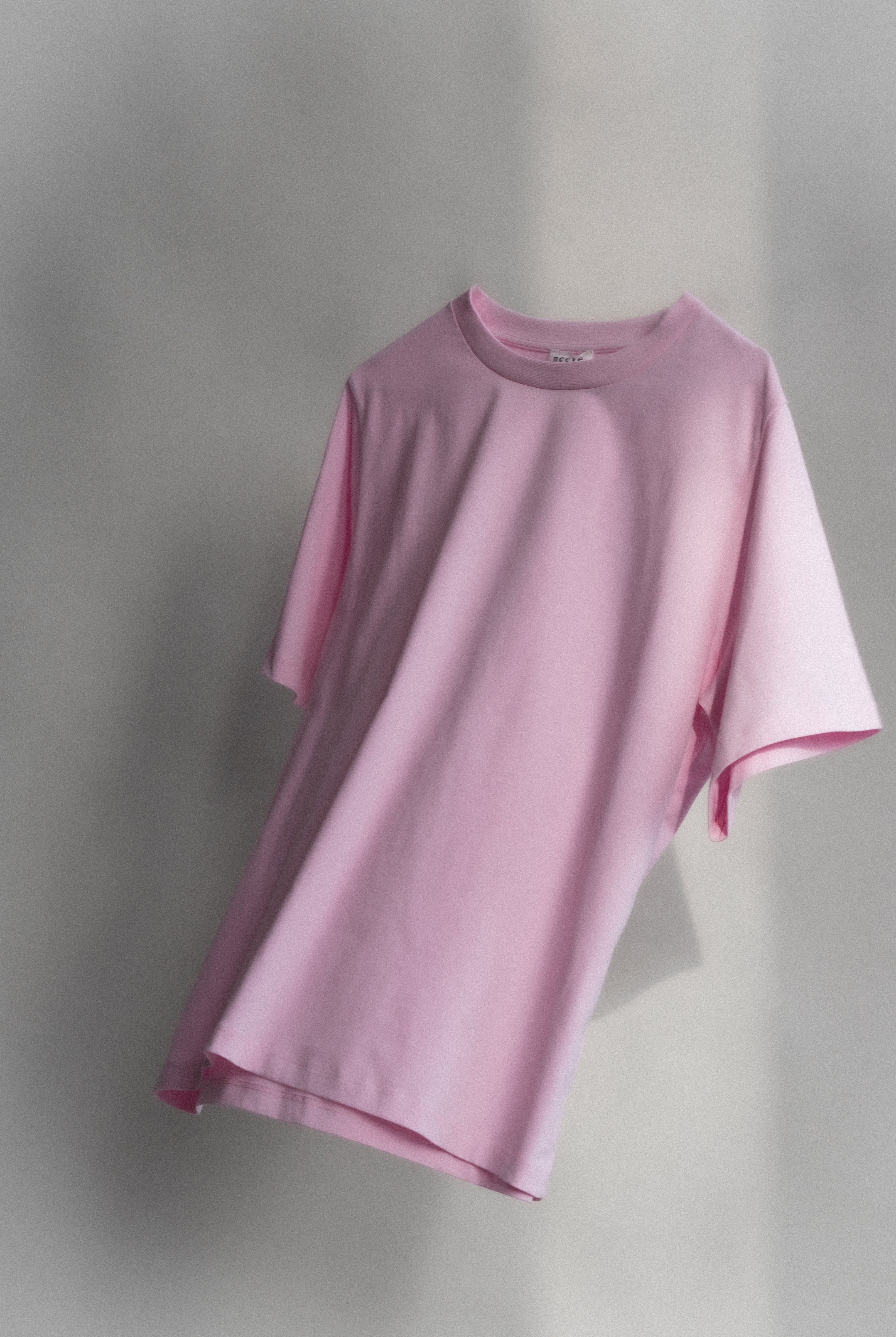 The Jess in Rose Pink. 180 grams organic cotton. GOTS certified. Front view.