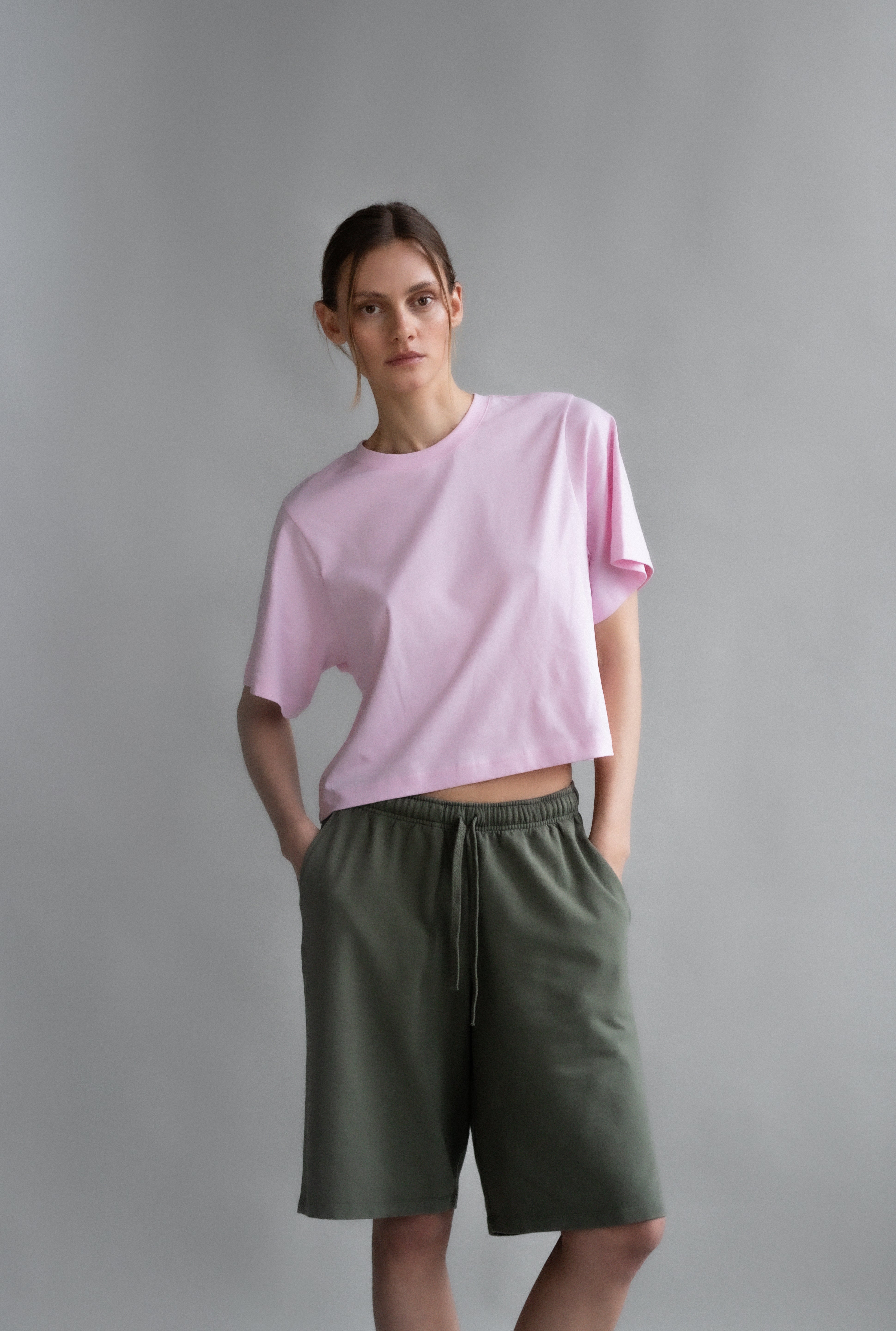 The Jess in Rose Pink. 180 grams organic cotton. GOTS certified. Shown on model with The Posey in Olive.