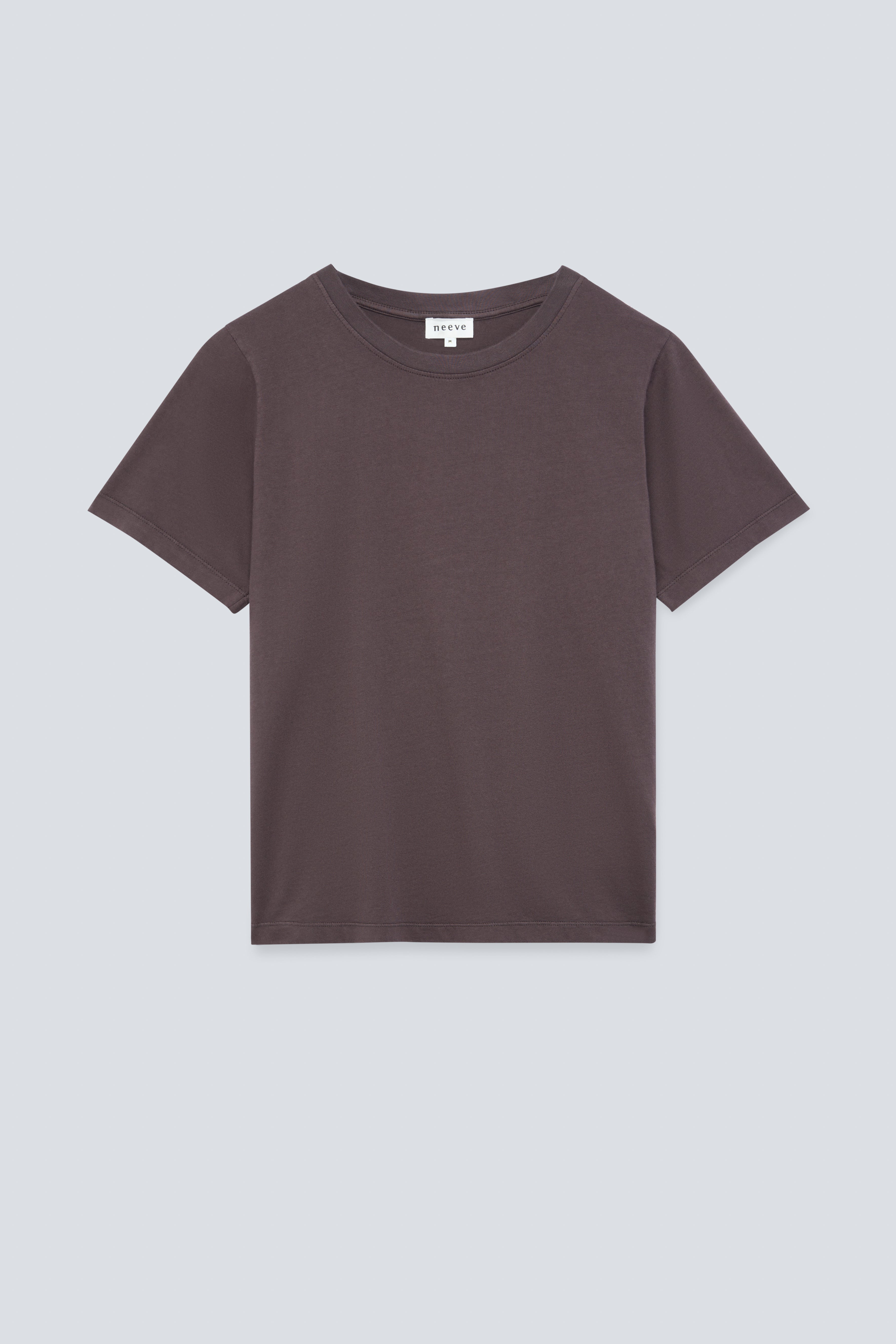 The Jill in Plum. Crew-neck tee.
180 grams, 100% organic cotton. GOTS. Front view.