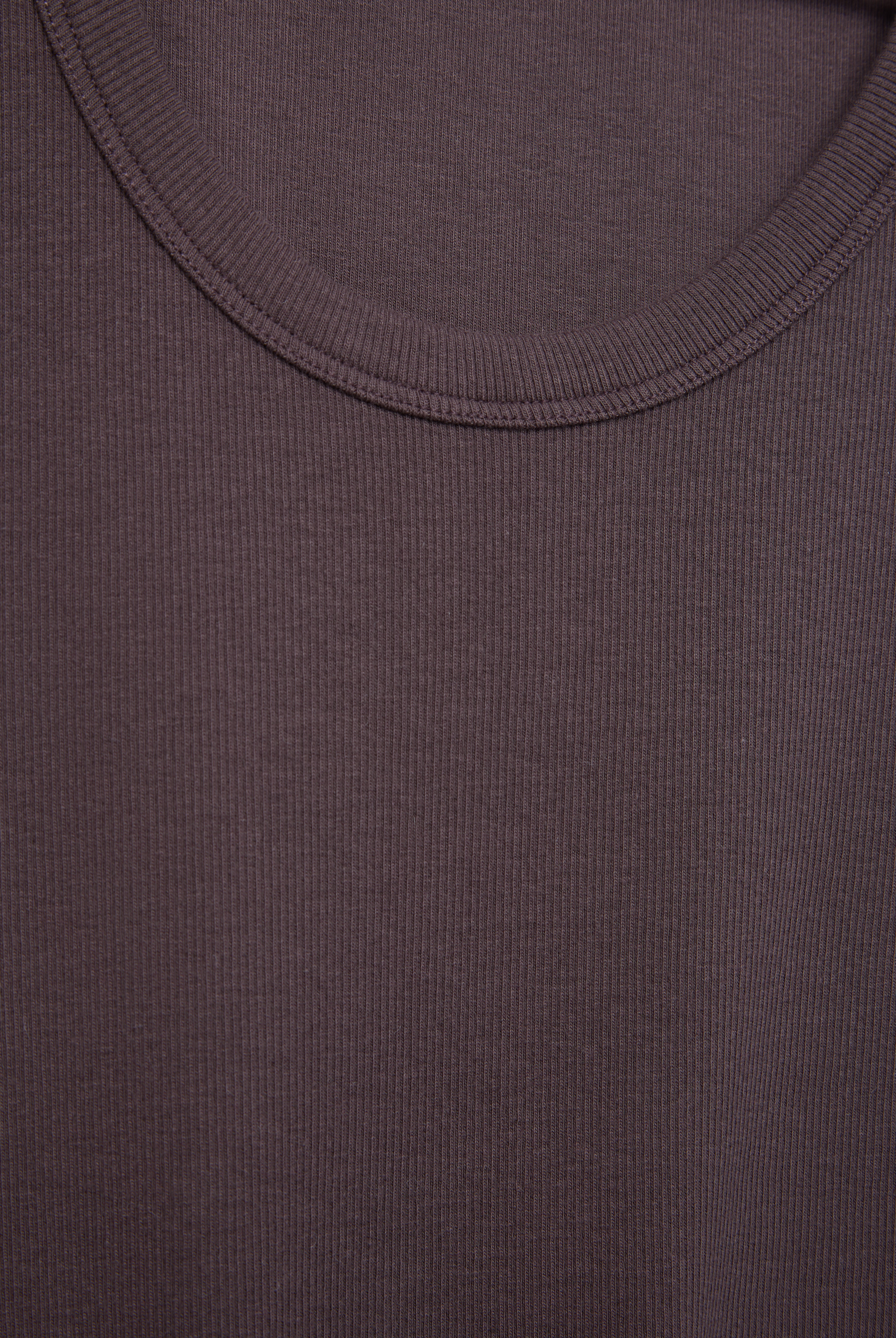 The Josie Tank Top in Plum. Made from 95% organic cotton with 5% elastane. Detail material. GOTS