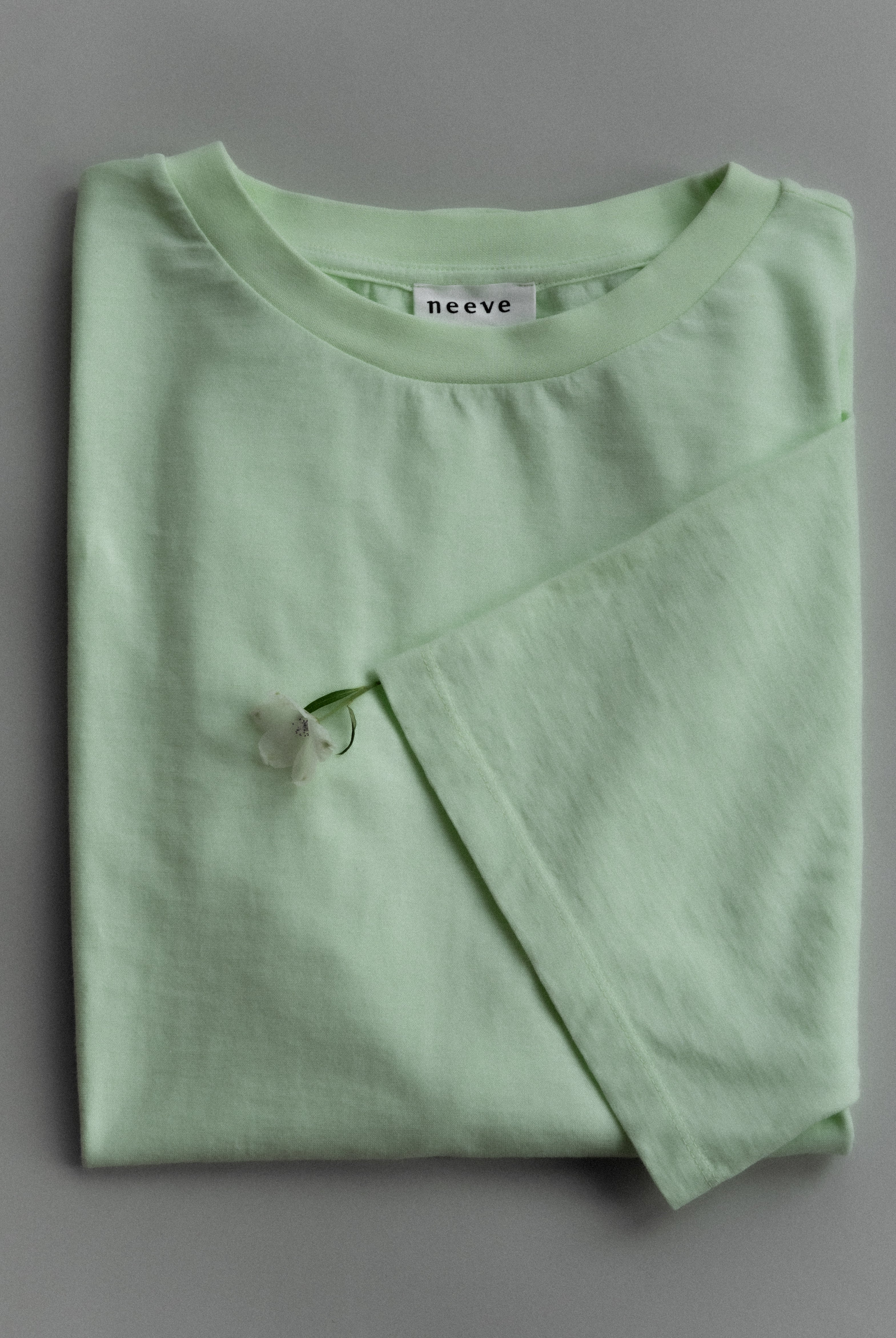 The Lara in Lime. 140 grams organic cotton. GOTS certified.