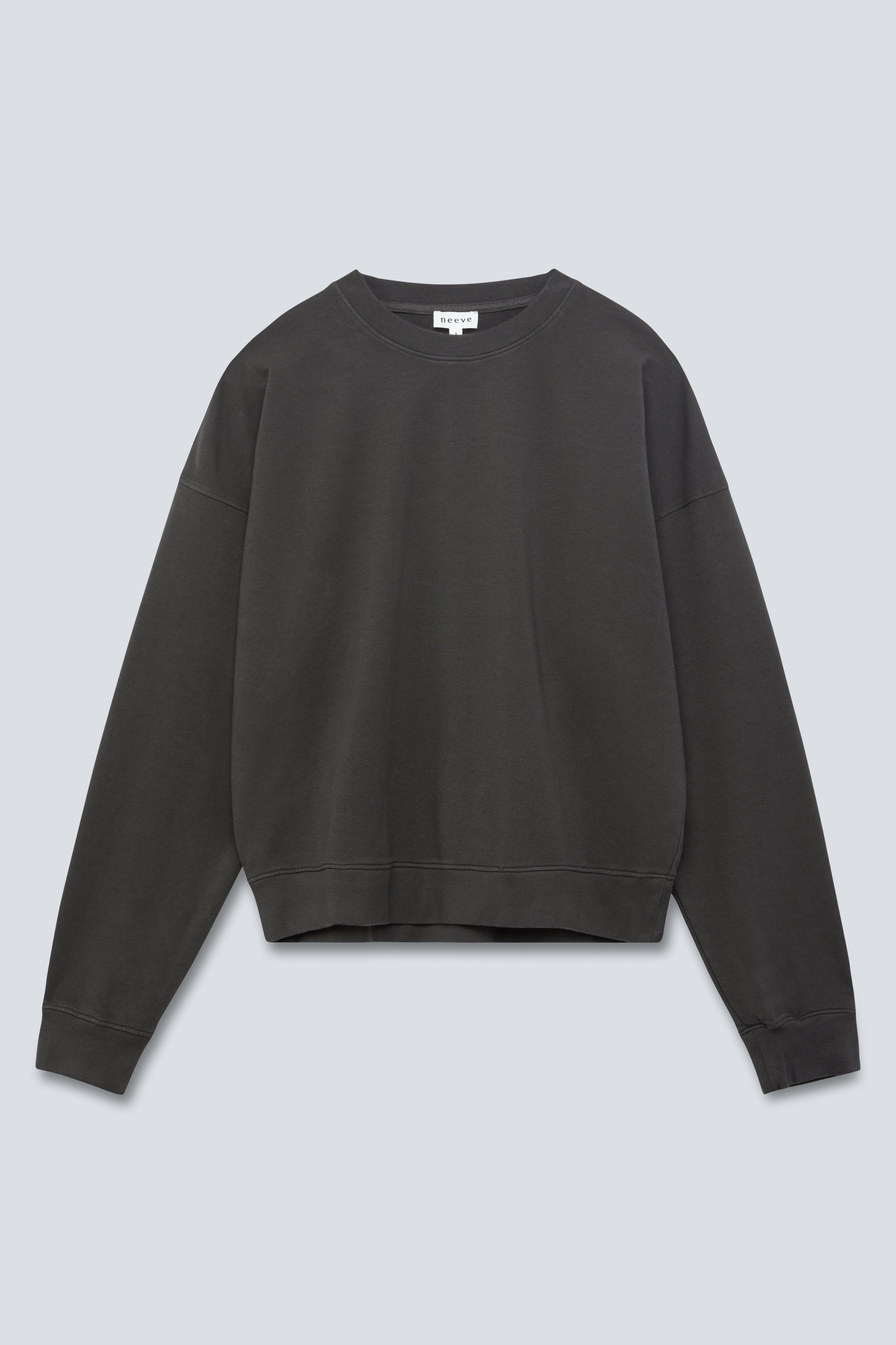 The May in Pitch Black. Crew-neck sweater with a boxy shape. 100% organic cotton babyfleece. GOTS. Front view.