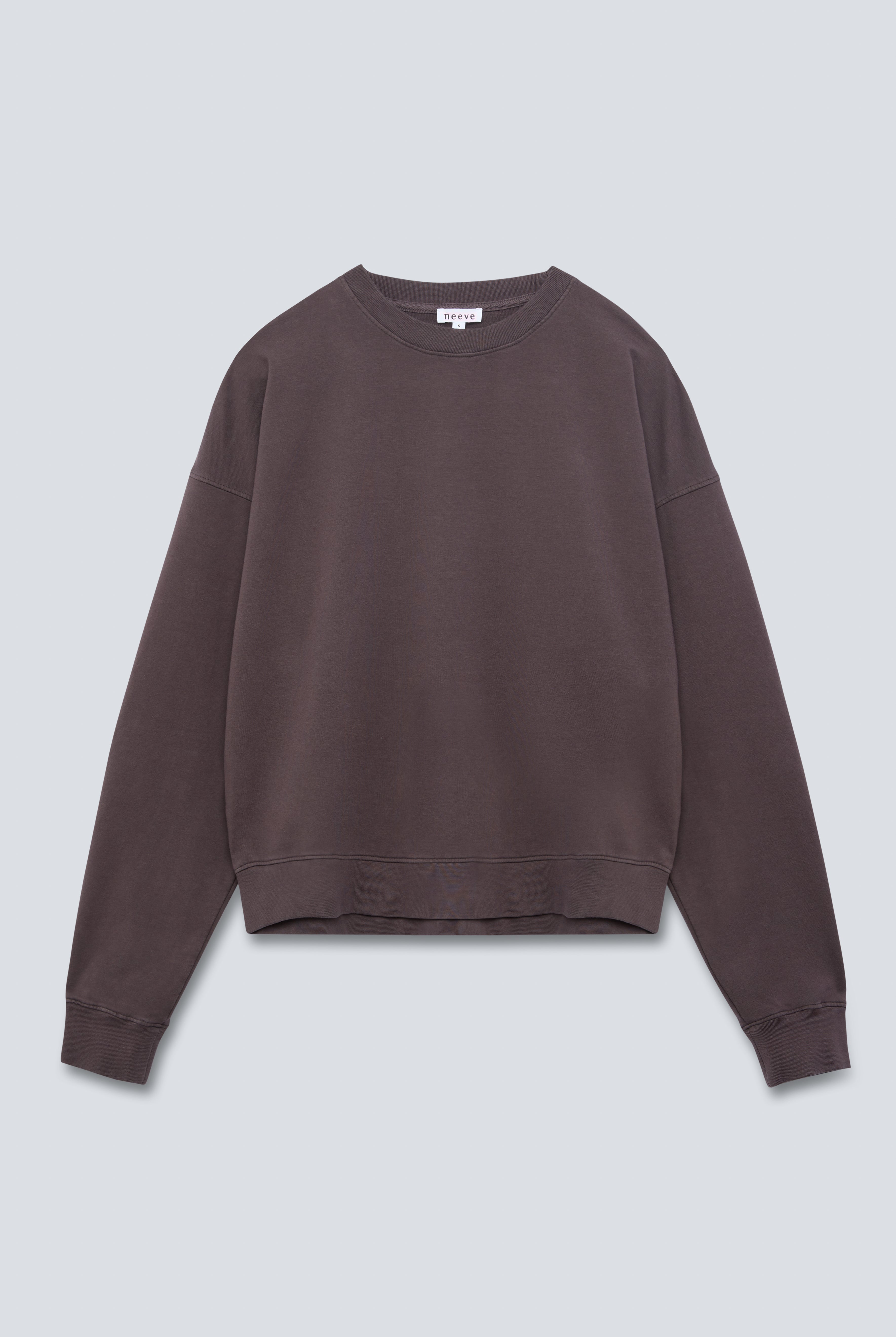 The May in Plum. Crew-neck sweater with a boxy shape. 100% organic cotton babyfleece. GOTS. Front view.