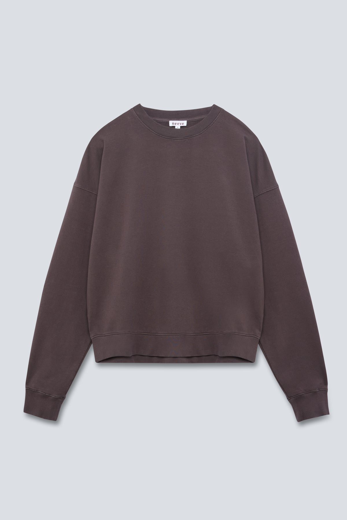 The May in Plum. Crew-neck sweater with a boxy shape. 100% organic cotton babyfleece. Front view.