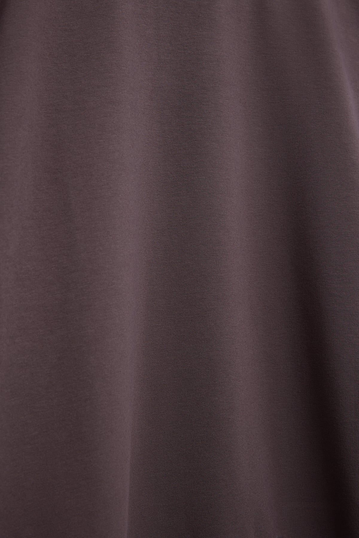 The May in Plum. Crew-neck sweater with a boxy shape. 100% organic cotton babyfleece. Material detail.