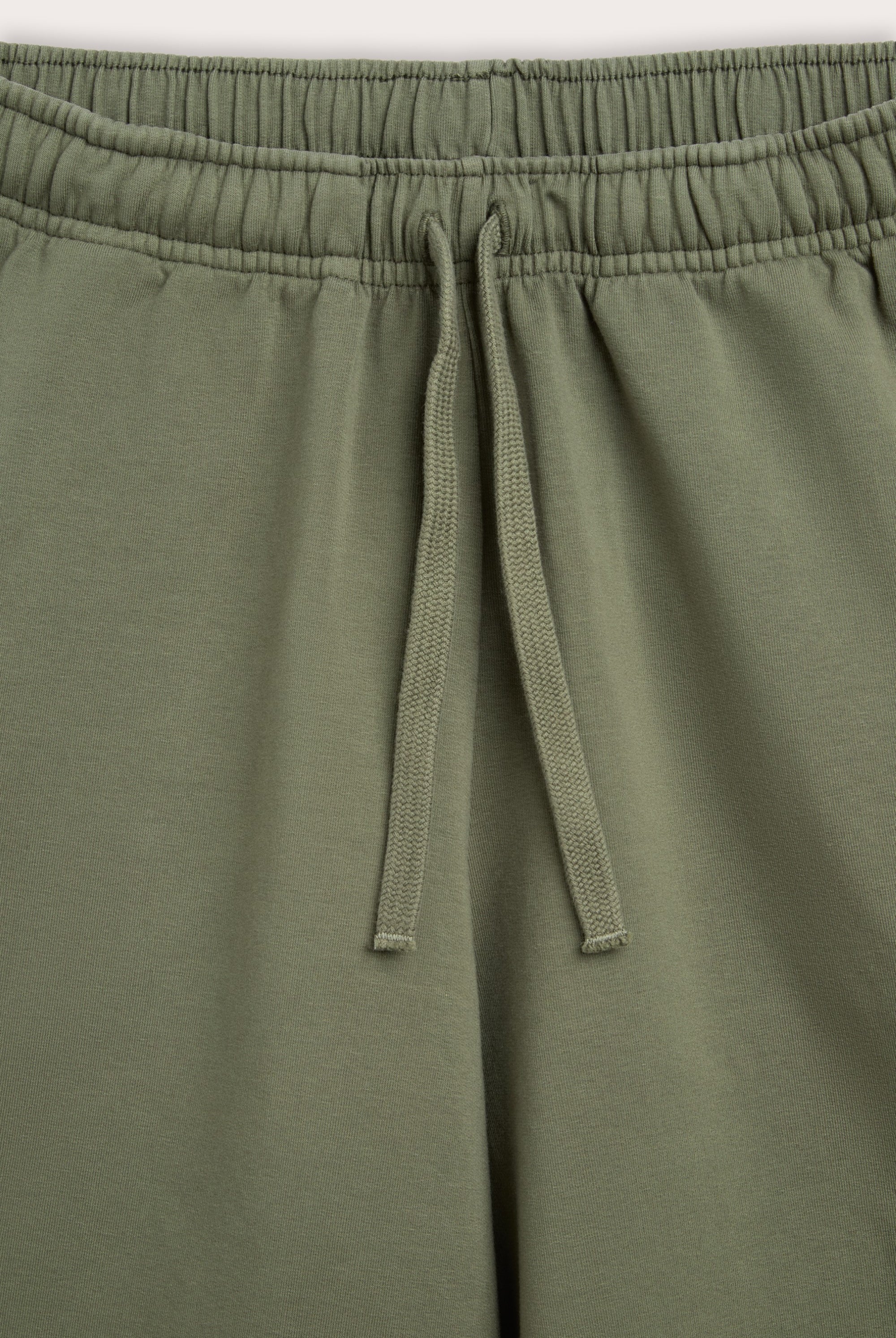 The Posey in Olive. 100% organic cotton babyfleece. GOTS certified. Detail waistband.