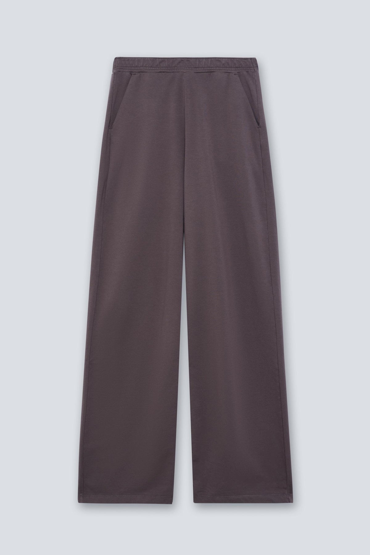 Babyfleece-Hose mit weitem Bein in Plum. Vorderansicht.