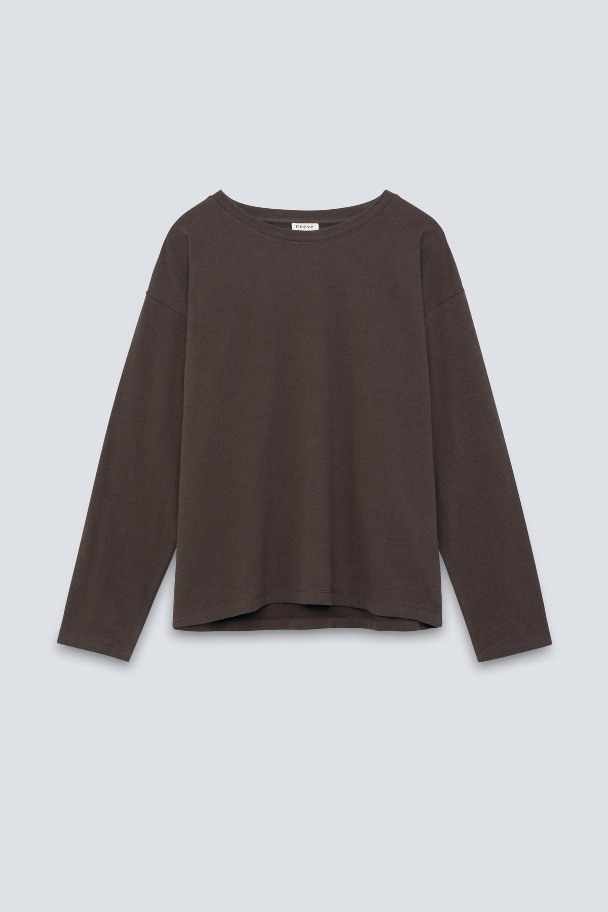 The Rose in Chocolate Melange. Een oversized longsleeve die draagt als een sweater, maar lichter. 95% biologisch katoen met 5% elastaan. Voorkant.
