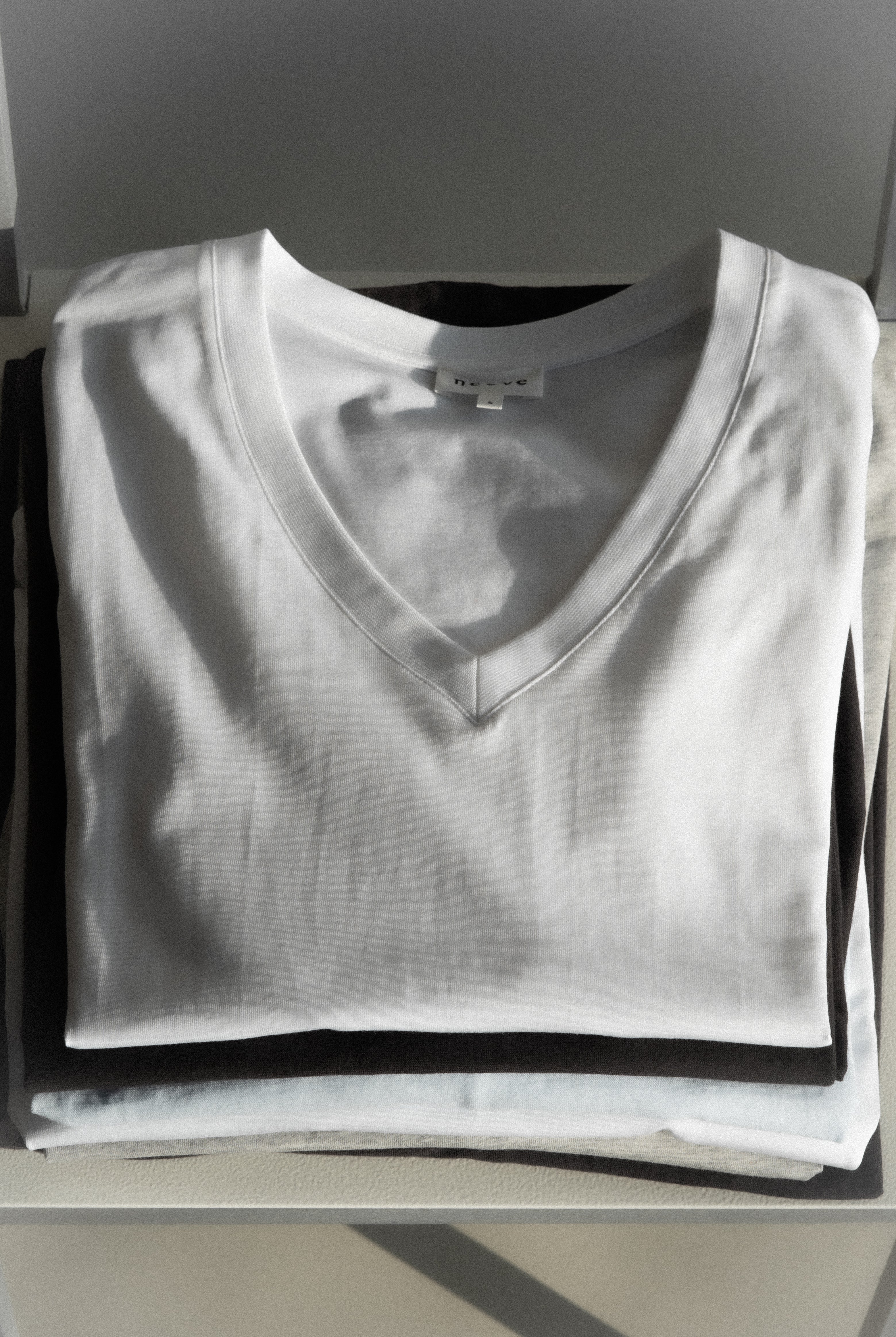 Neeve wardrobe staple. With The Victoria in Crispy White on top. 180 grams 100% organic cotton. GOTS Certified.