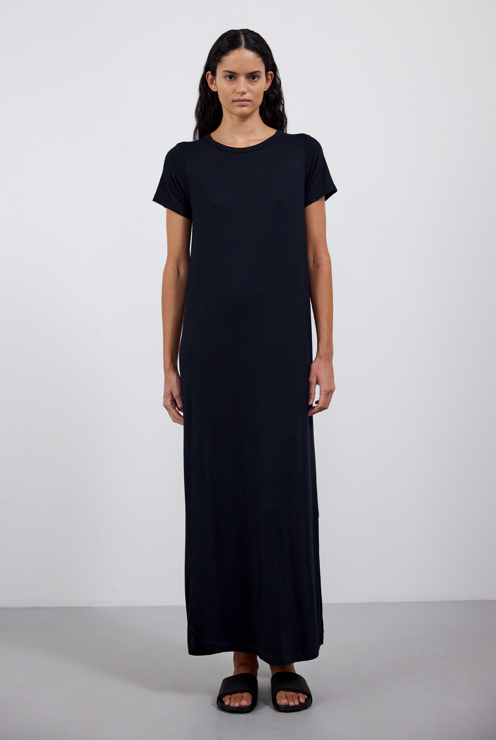 The Wren in Essential Black.
95% Micromodal with 5% elastane.
Shown on model. Front view.