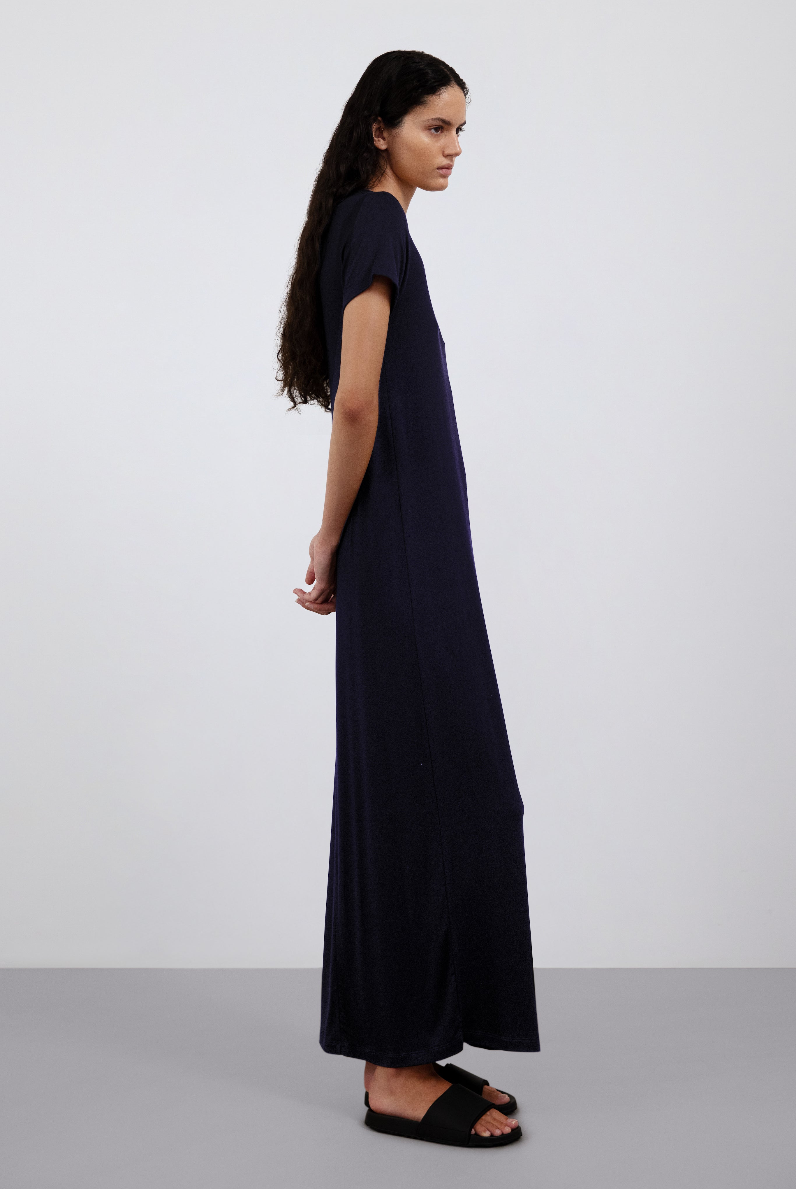 The Wren in Essential Black.
95% Micromodal with 5% elastane.
Shown on model. Side view.