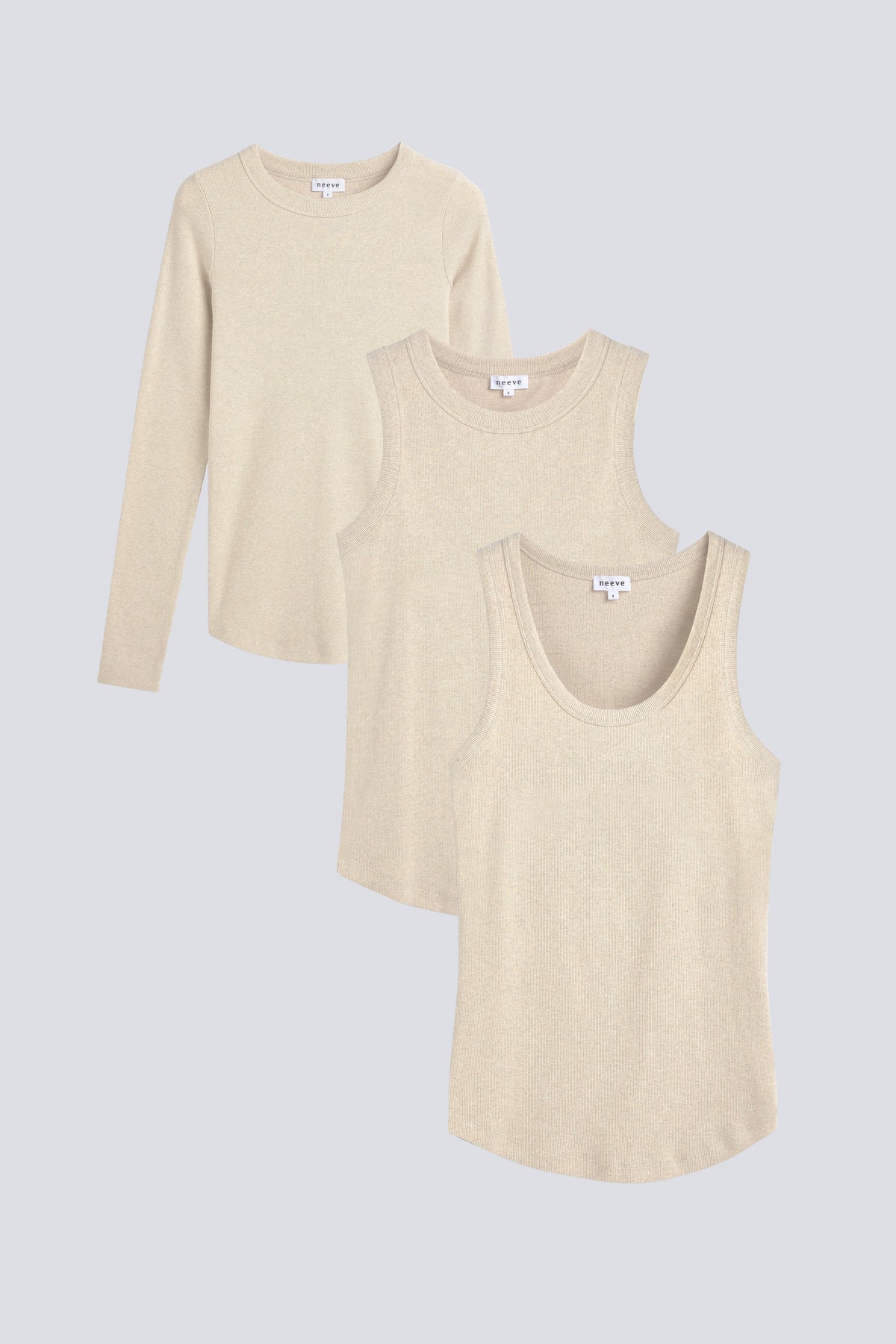 Layering-Set in Beige Melange: Ripp-Longsleeve, Ripp-Tanktop mit hohem Ausschnitt und Ripp-Tanktop mit U-Ausschnitt. 95 % Bio-Baumwolle, 5 % Elasthan.