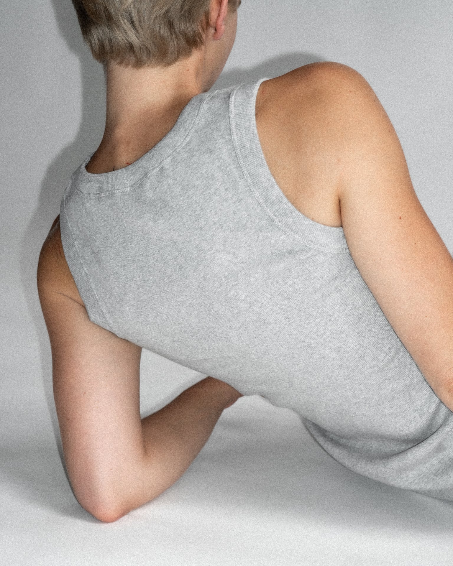 The Rania grey melange, ribbed tank, organic cotton, GOTS certified, shown on model 