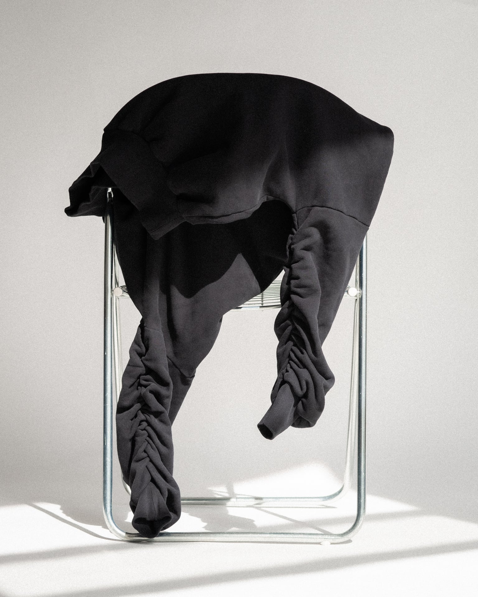 The Blake cropped sweatshirt in essential black, organic cotton fleece

