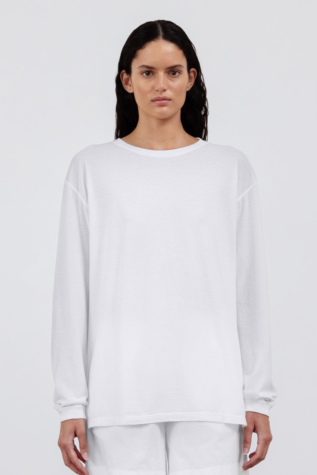 The Emily in Crispy White, shown on model. 140 grams organic cotton longsleeve. GOTS certified.
