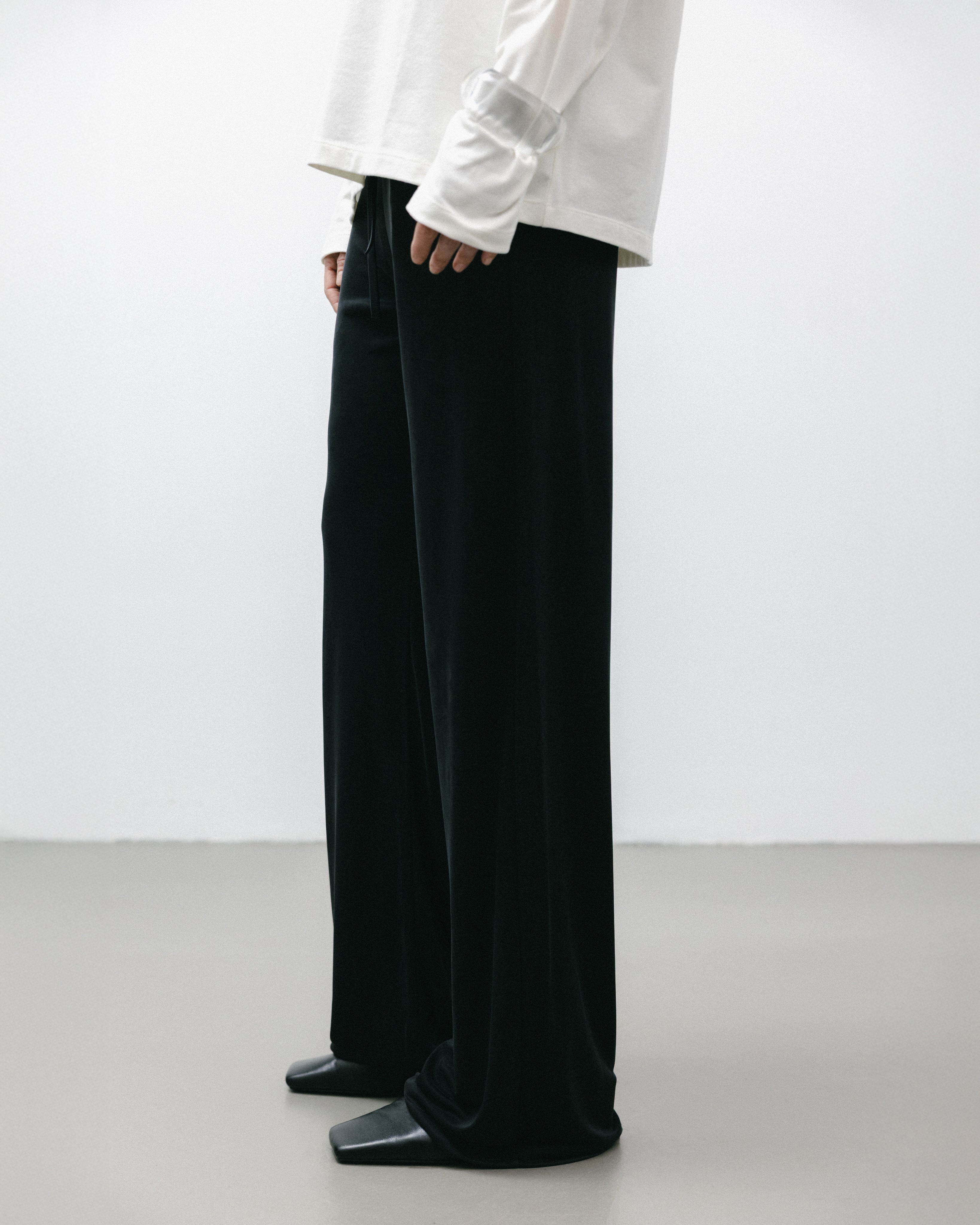 The Sam in Essential Black. 100% Lyocell. Shown on model with The Rose in Off-White.