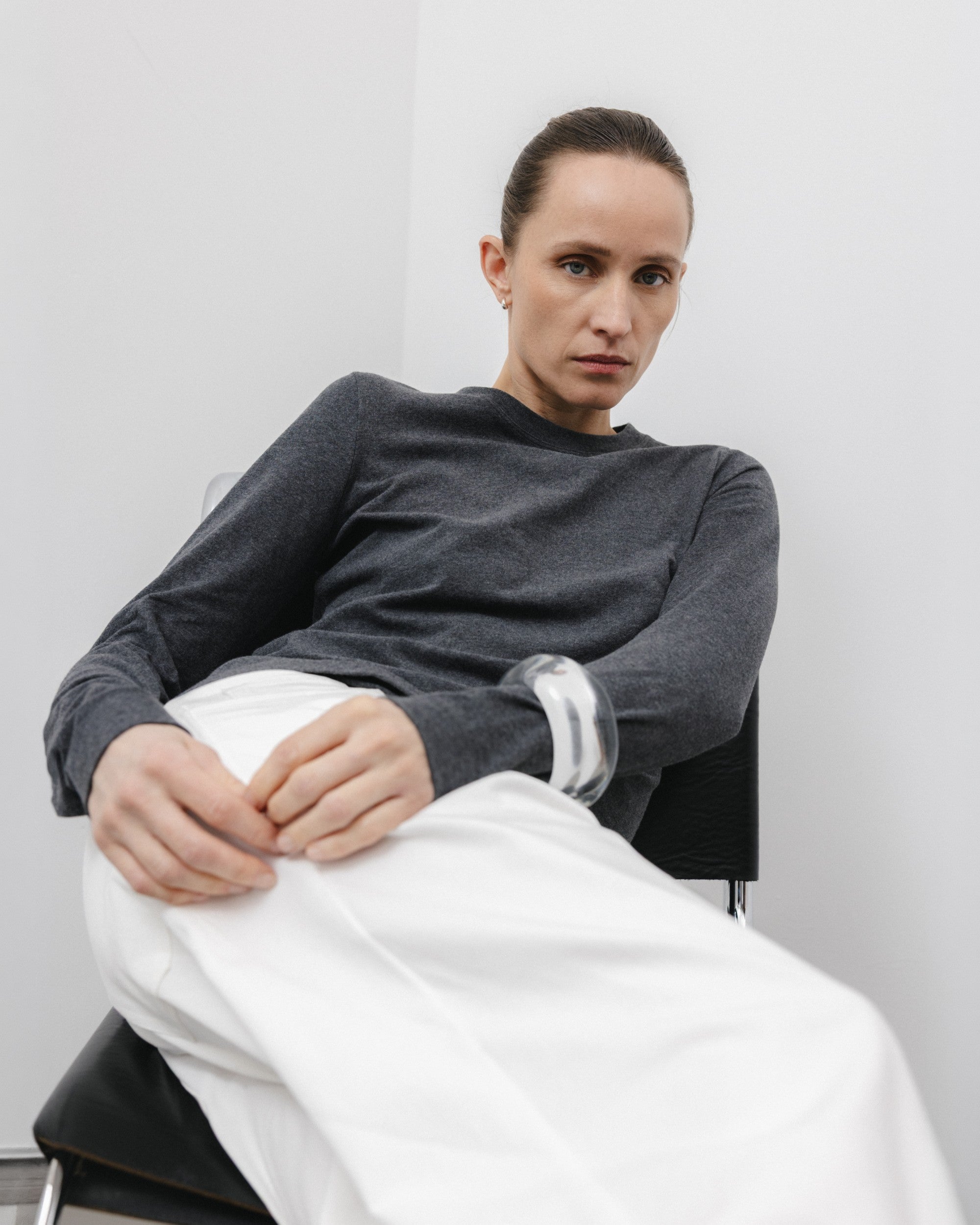 The Nora long sleeve in Anthracite. Made from 95% organic cotton with 5% elastane. Shown on model. GOTS