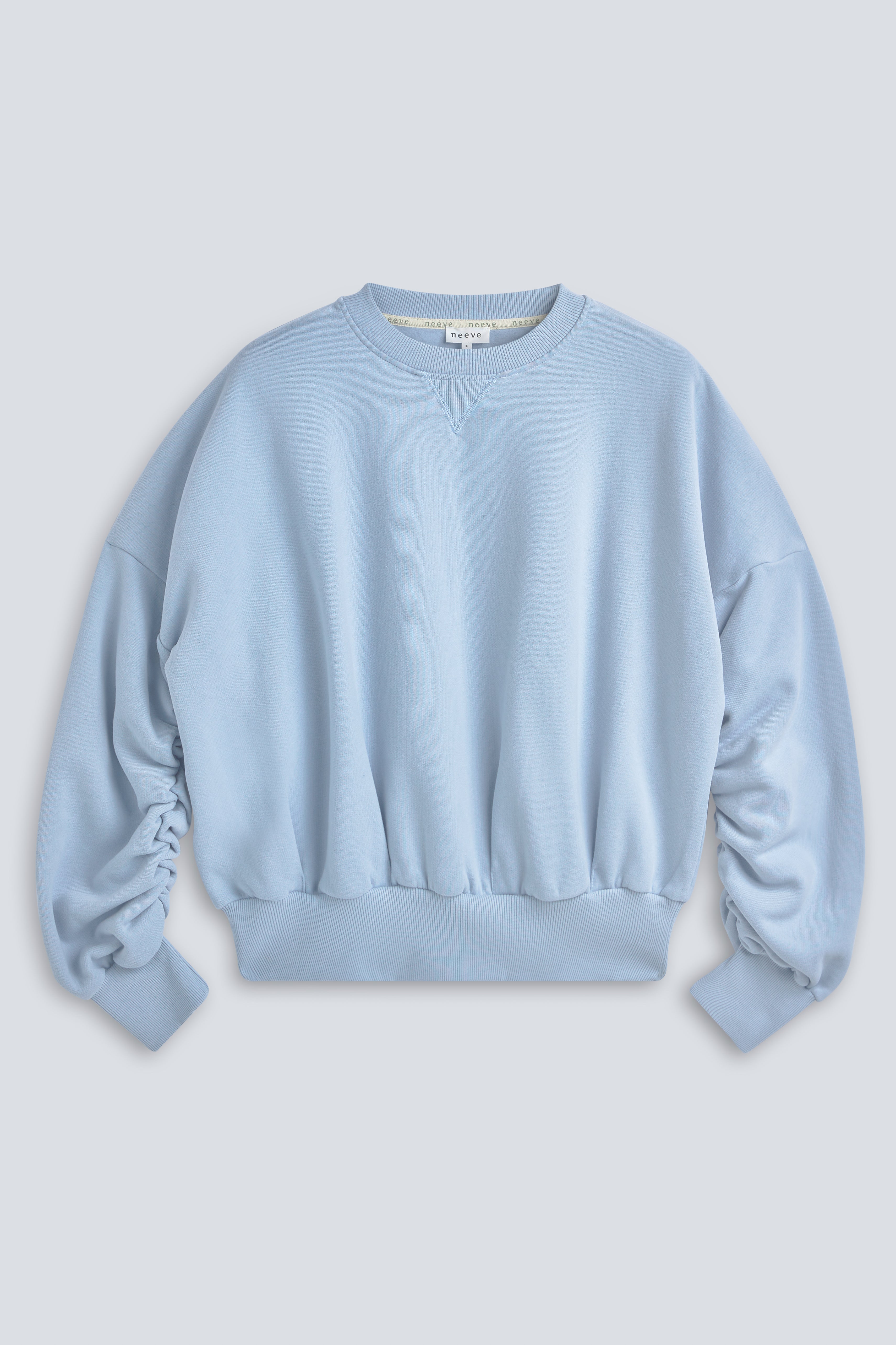 The Blake cropped sweatshirt blue fog front view, 100% organic cotton fleece made in Portugal