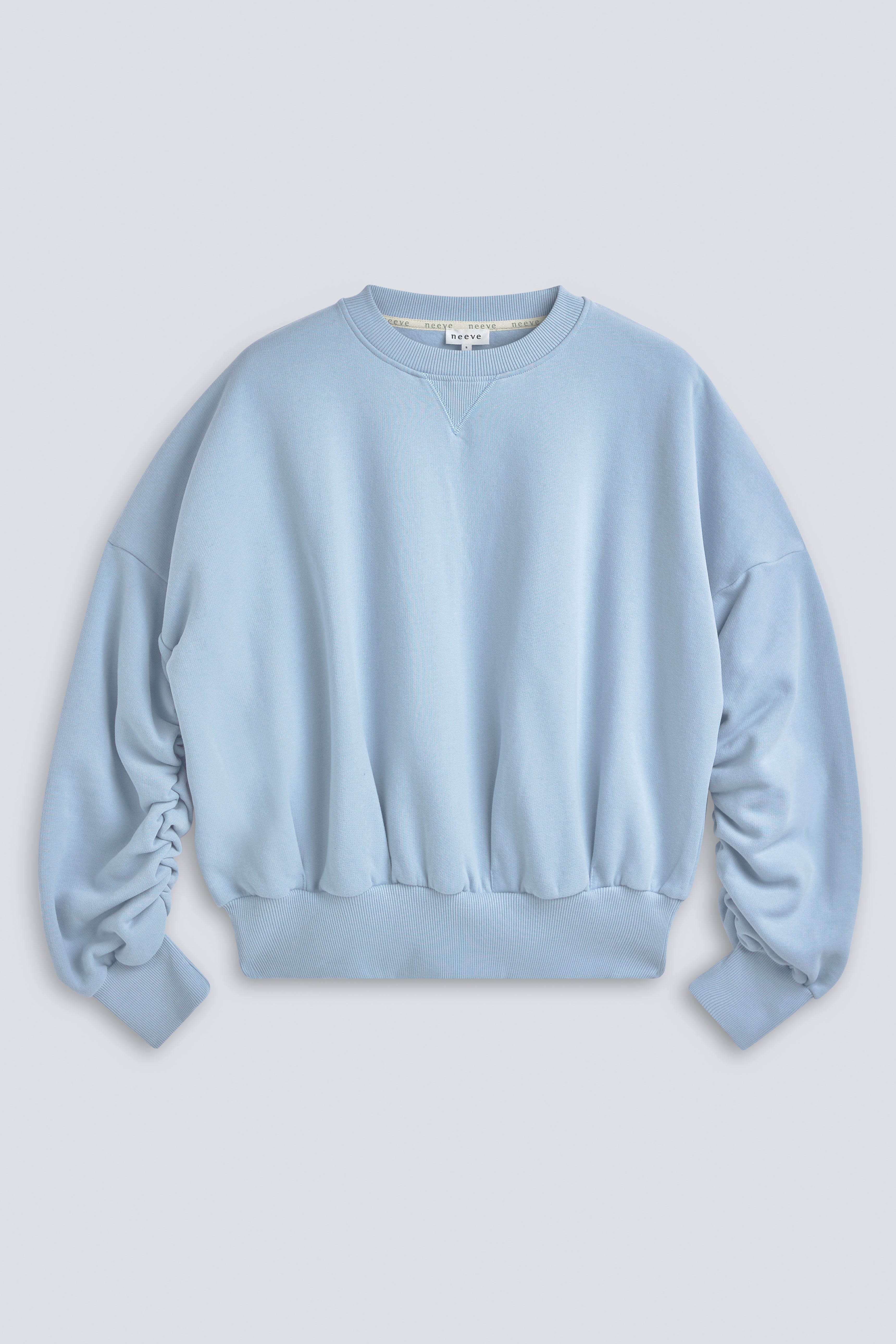 The Blake cropped sweatshirt blue fog front view, 100% organic cotton fleece made in Portugal