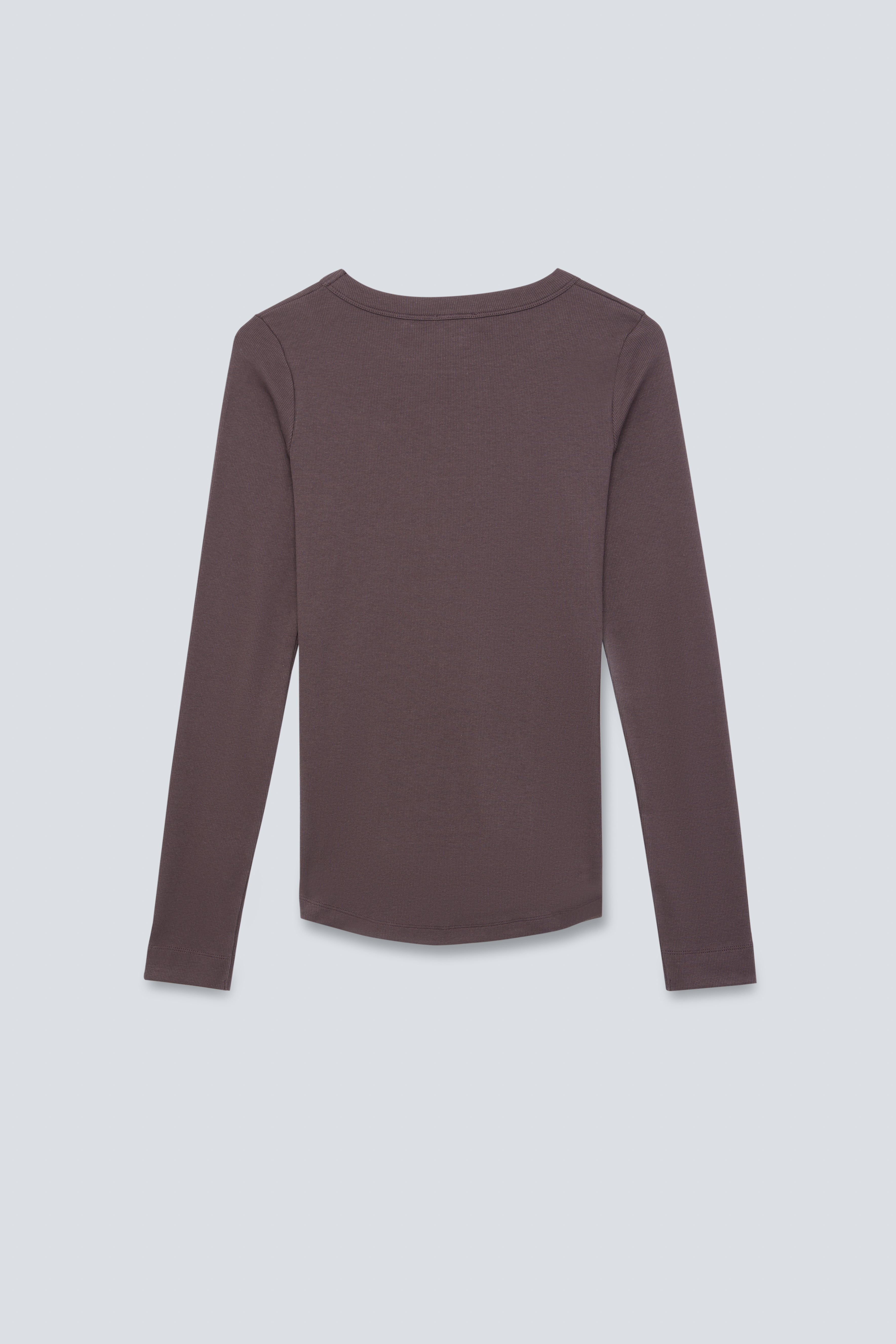 The Ella in Plum. Crew-neck long sleeve. 95% organic cotton with 5% elastane. Back view. GOTS