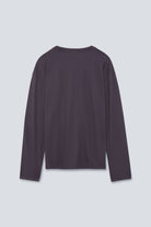 The Emily in Plum. Longsleeve van biologisch katoen, 140 gram. Achterkant.
