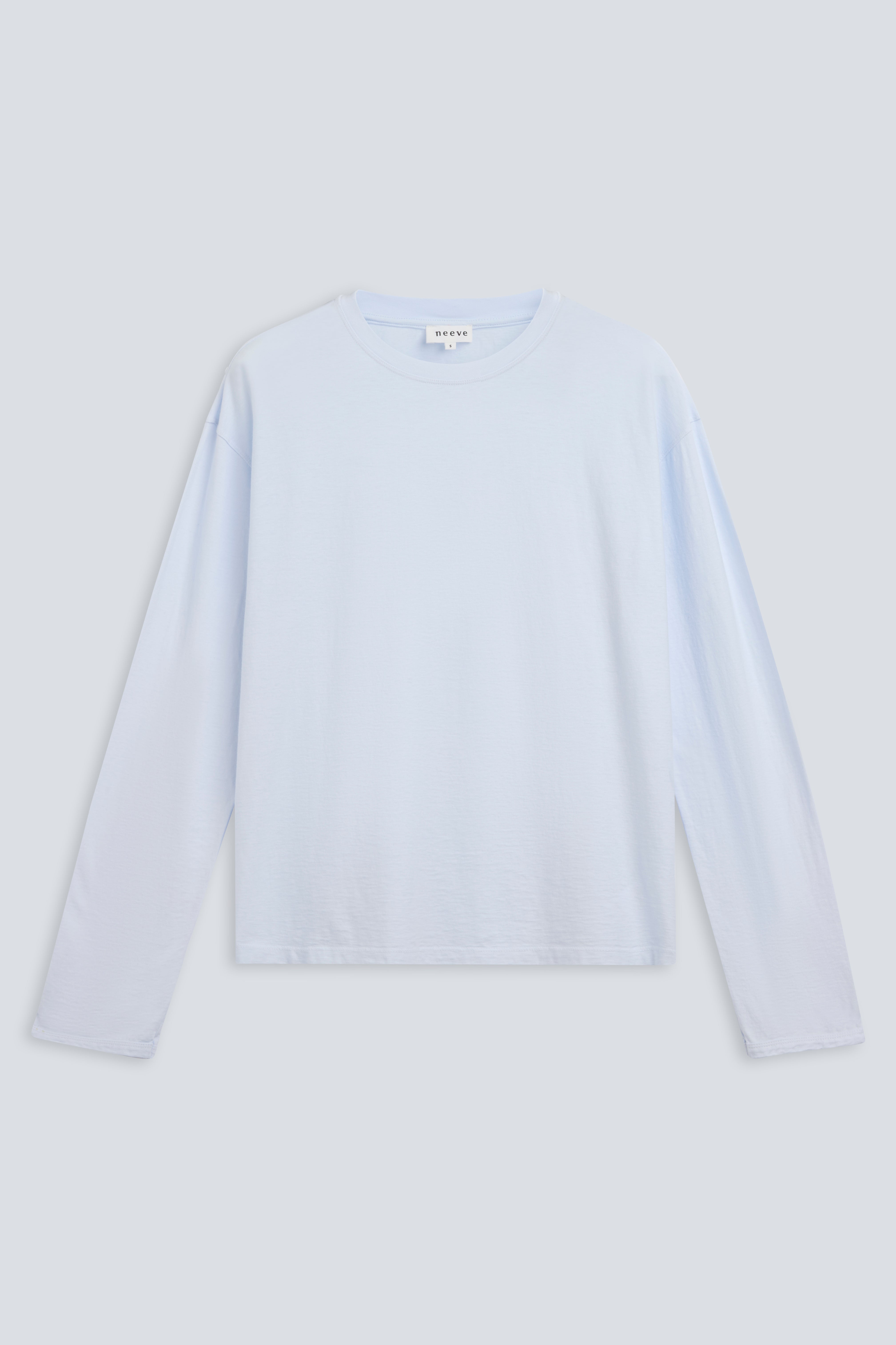 Front view The Emily longsleeve in Ice Blue. 140 grams organic cotton. GOTS certified. 