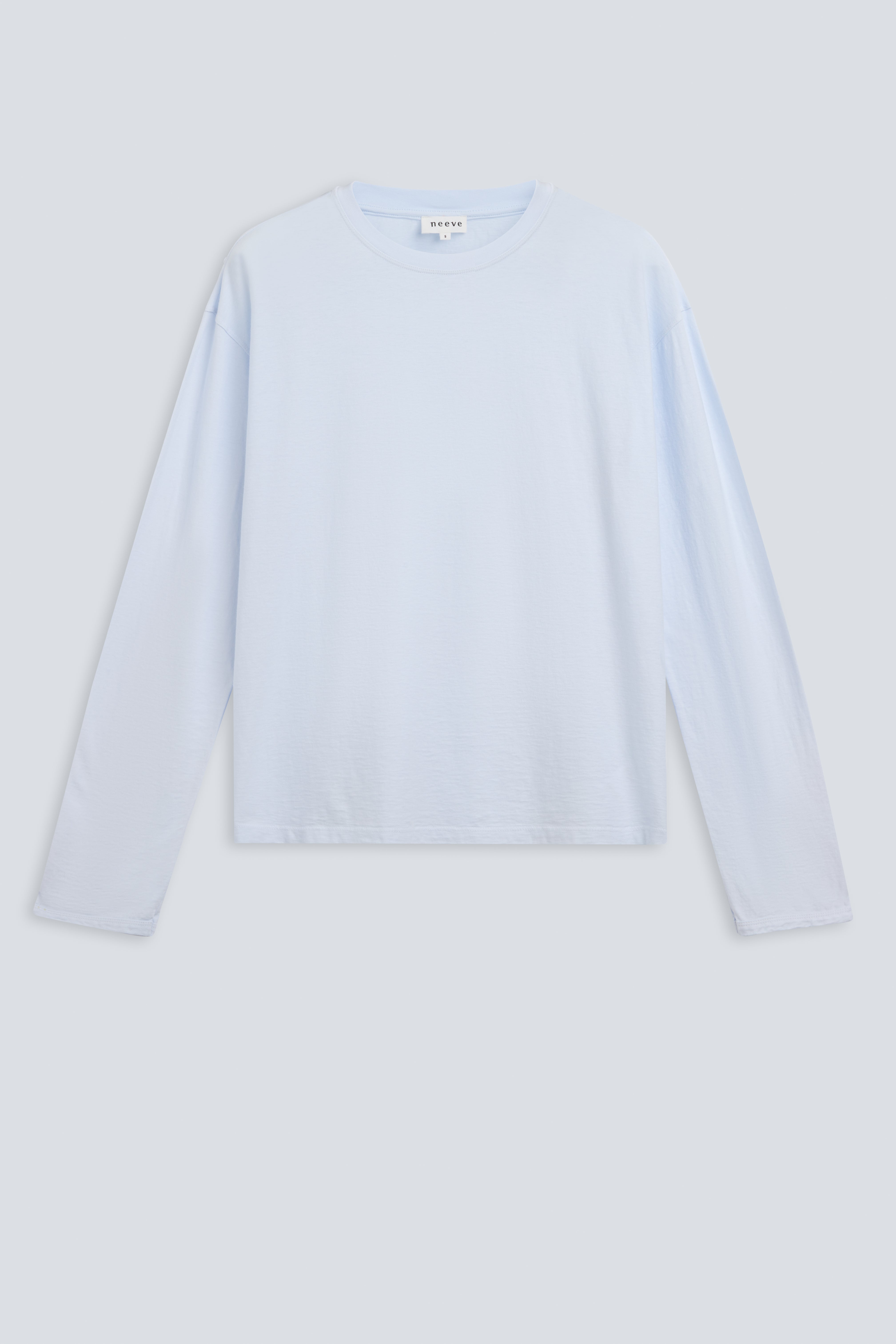 Front view The Emily longsleeve in Ice Blue. 140 grams organic cotton. GOTS certified. 