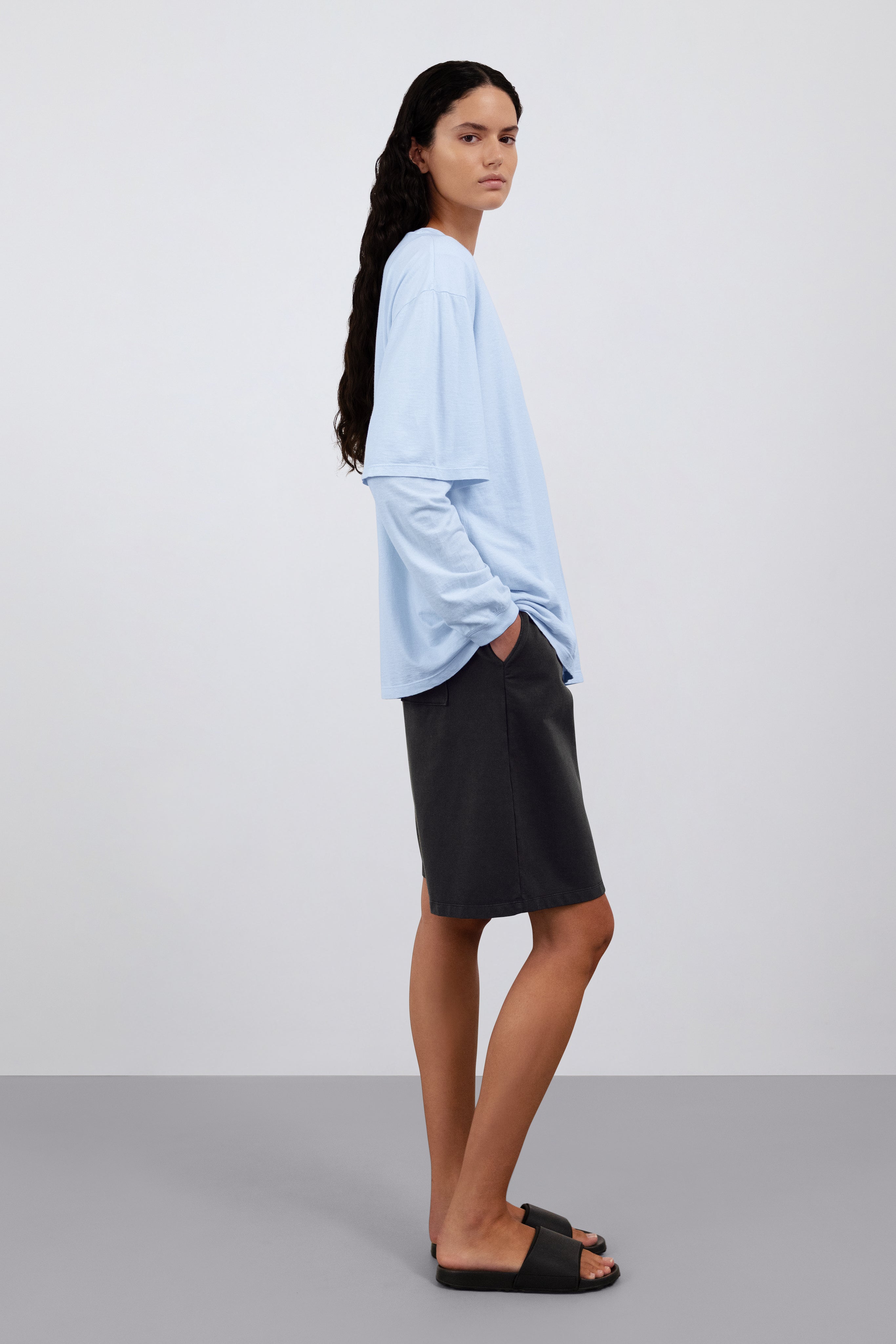 The Posey in Pitch Black. 100% organic cotton babyfleece. GOTS certified. Shown on model with The Emily in Ice Blue and The Lara in Ice Blue. 