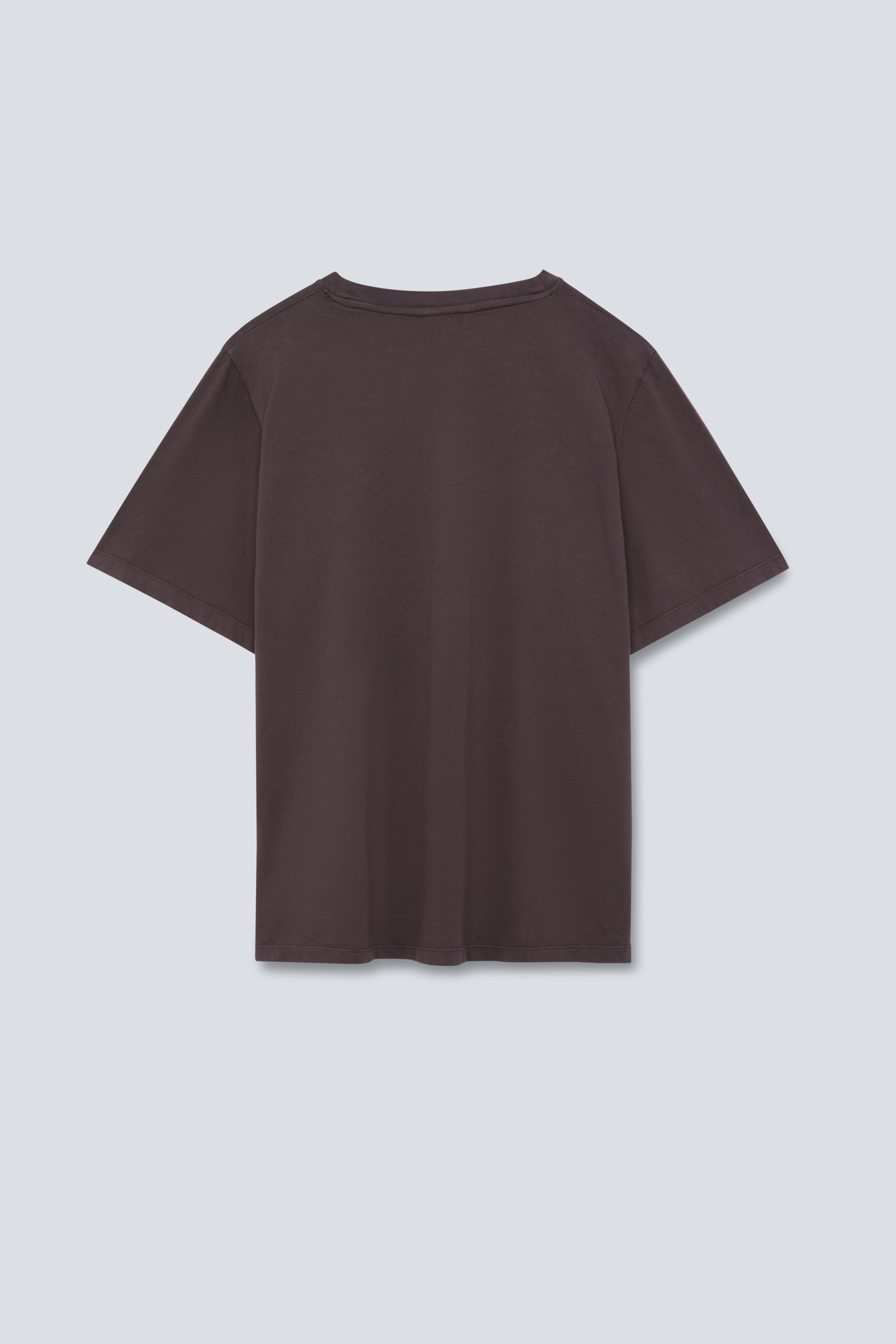 The Jess in Plum. 180 grams, 100% organic cotton. GOTS certified. Back view. 