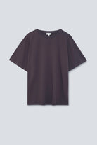 The Jess in Plum. 180 Gramm, 100 % Bio-Baumwolle. Vorderansicht.