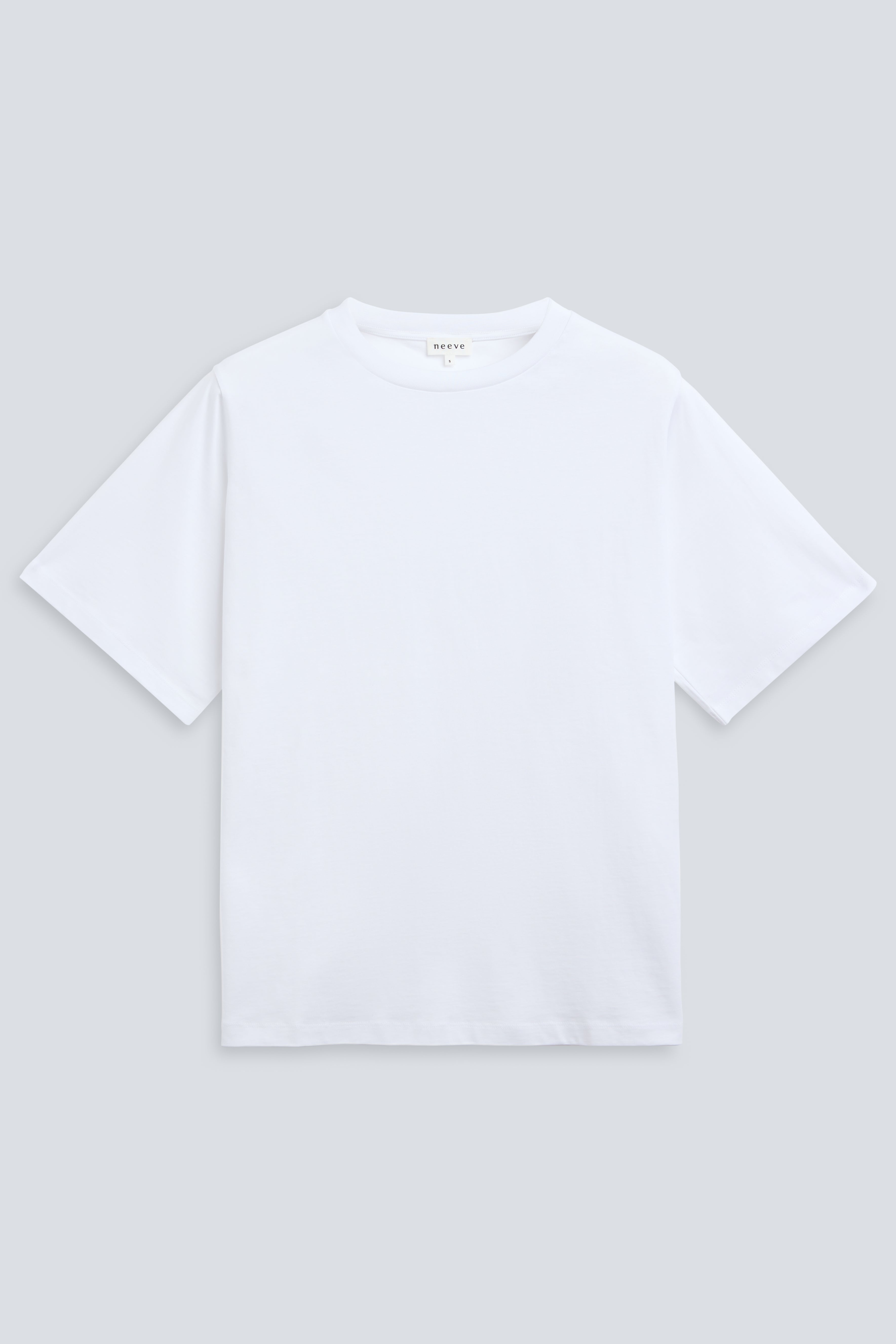 The Jess in Crispy White. 180 grams organic cotton. GOTS certified. Front view. 