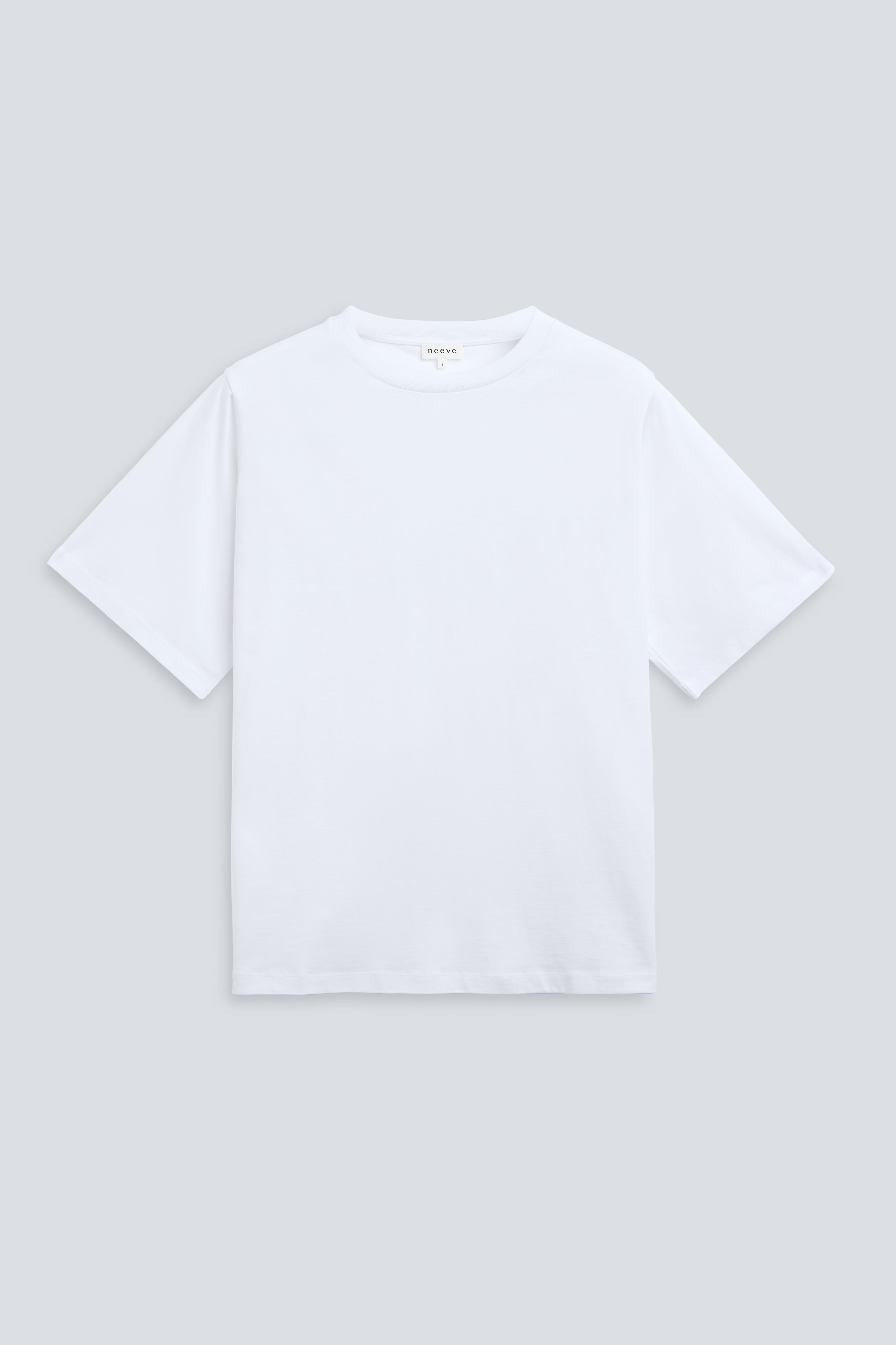 The Jess in Crispy White. 180 grams organic cotton. GOTS certified. Front view. 