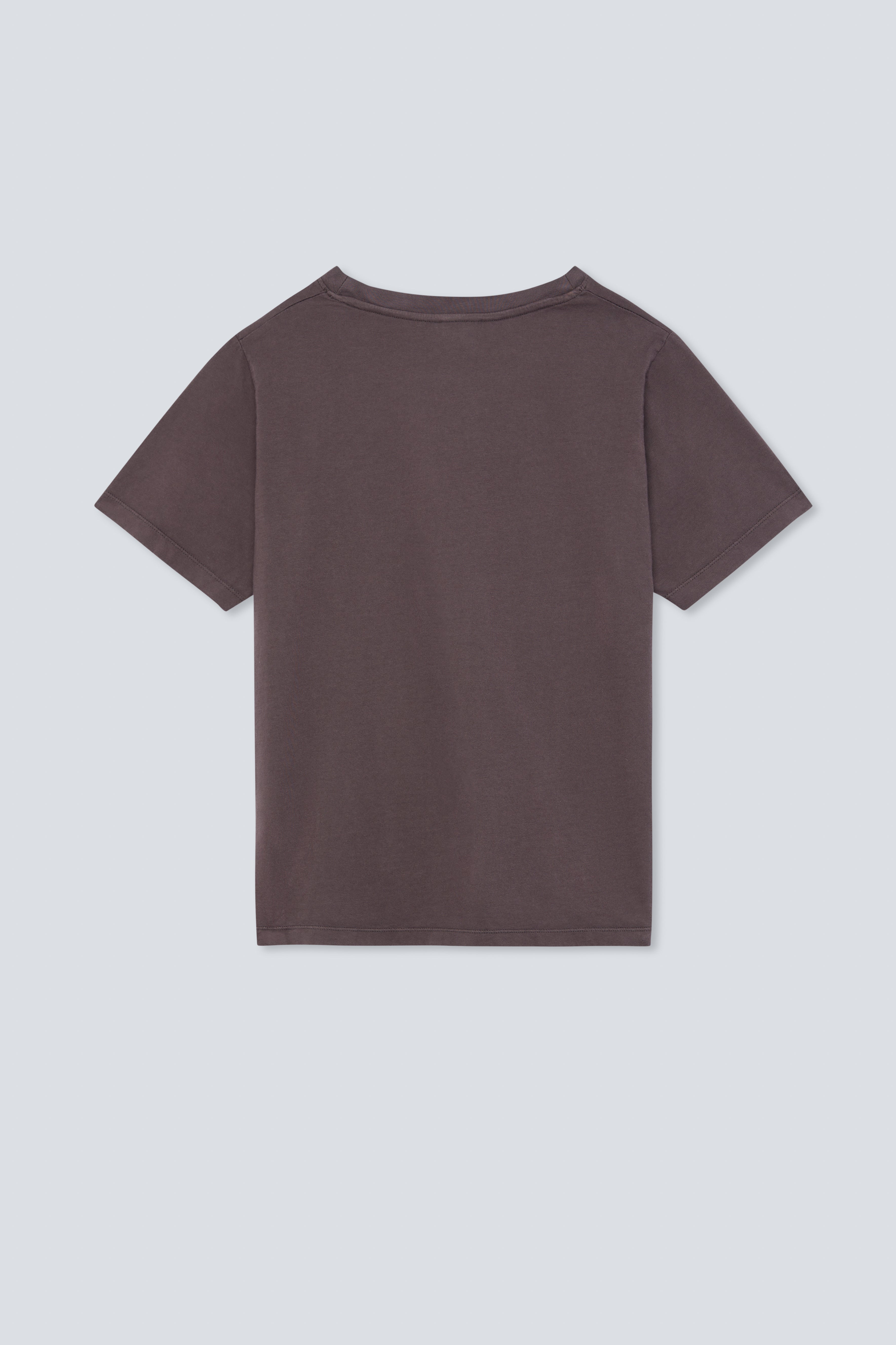 The Jill in Plum. Crew-neck tee. 
180 grams, 100% organic cotton. GOTS. Back view. 