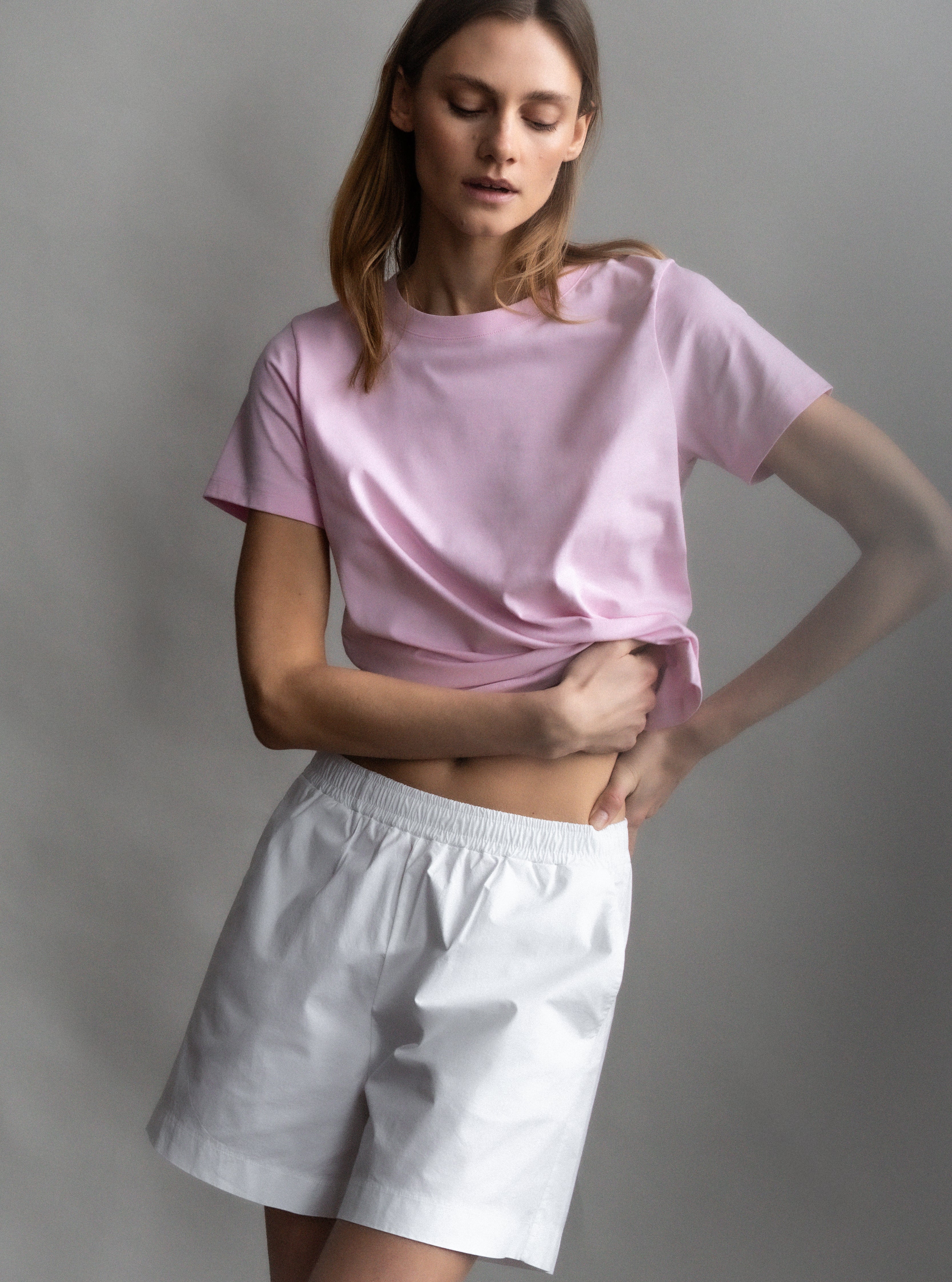 The Jill in Rose Pink. Shown on model. 
180 grams organic cotton. GOTS certified. 