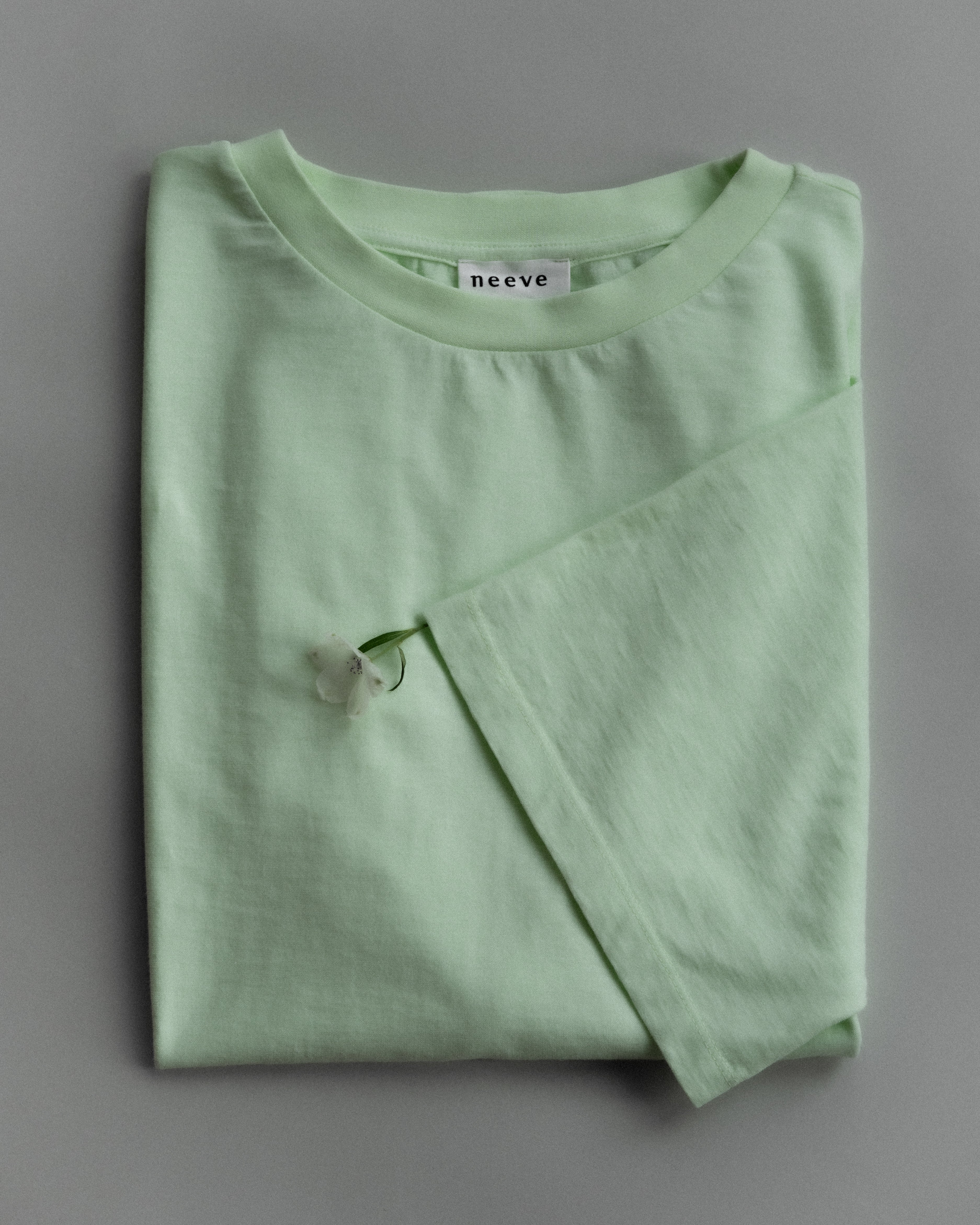 The Lara in Lime. 140 grams organic cotton. GOTS certified. 