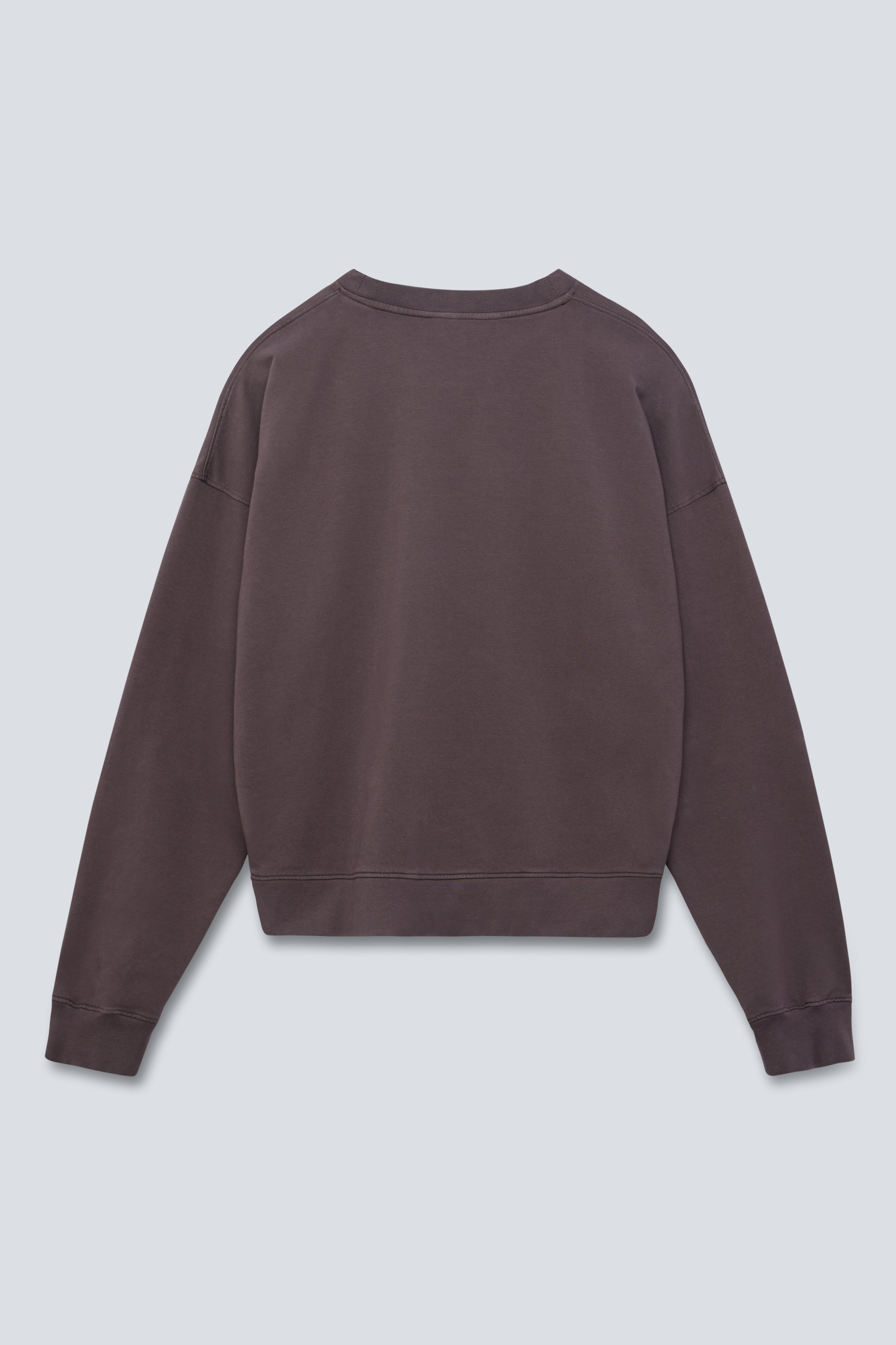 The May in Plum. Crew-neck sweater with a boxy shape. 100% organic cotton babyfleece. GOTS. Back view. 